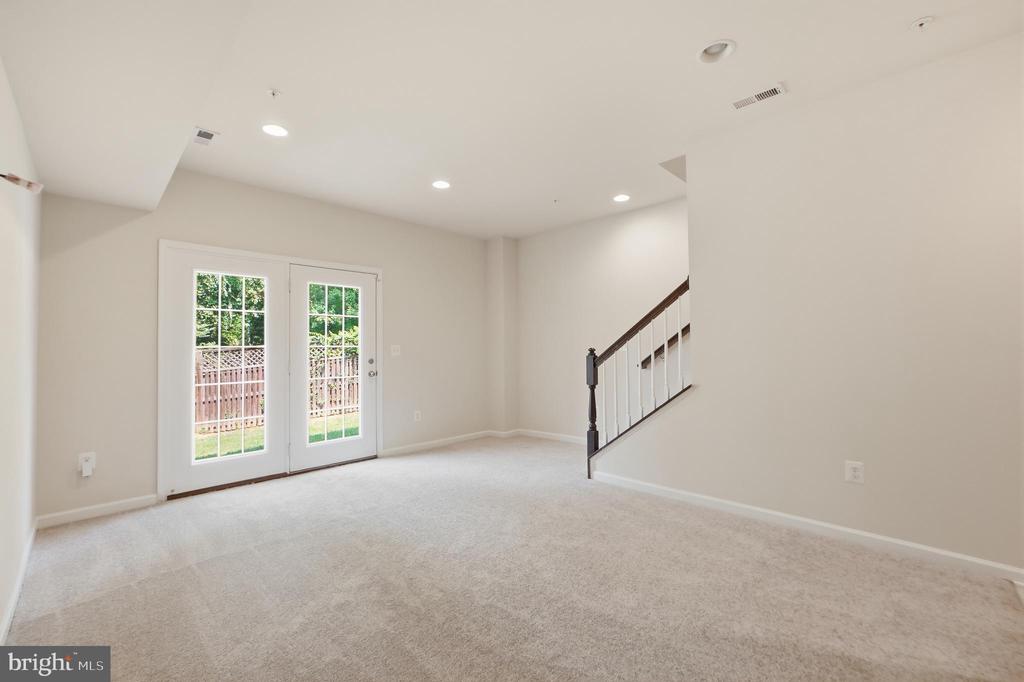 8132 HOLLOW COURT