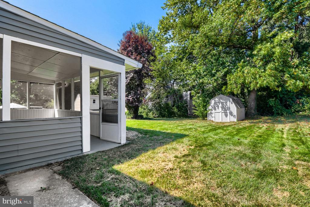 696 W MAPLE ROAD