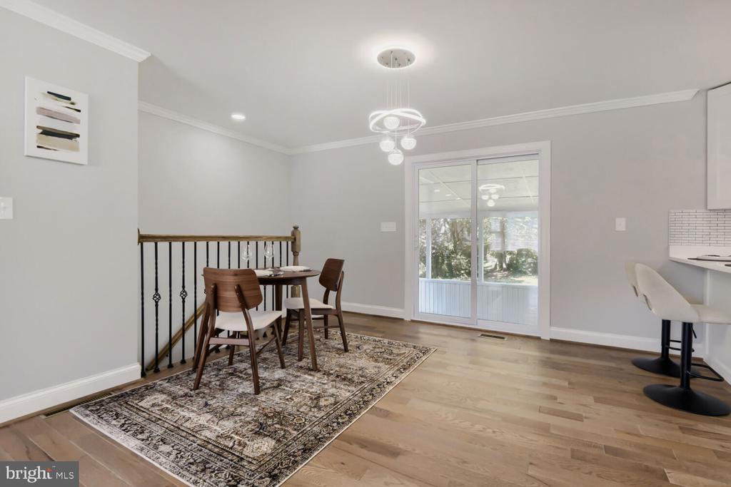 696 W MAPLE ROAD