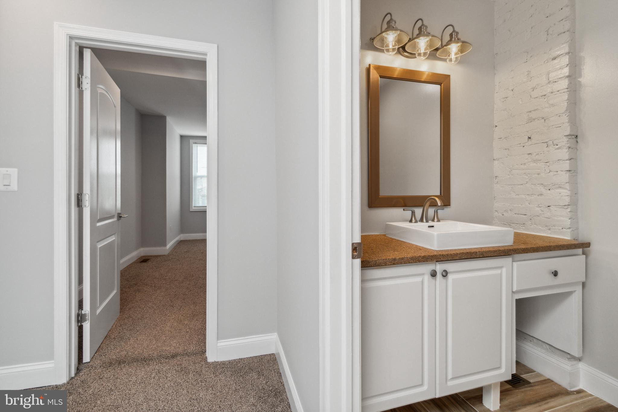 805 N ROSE STREET