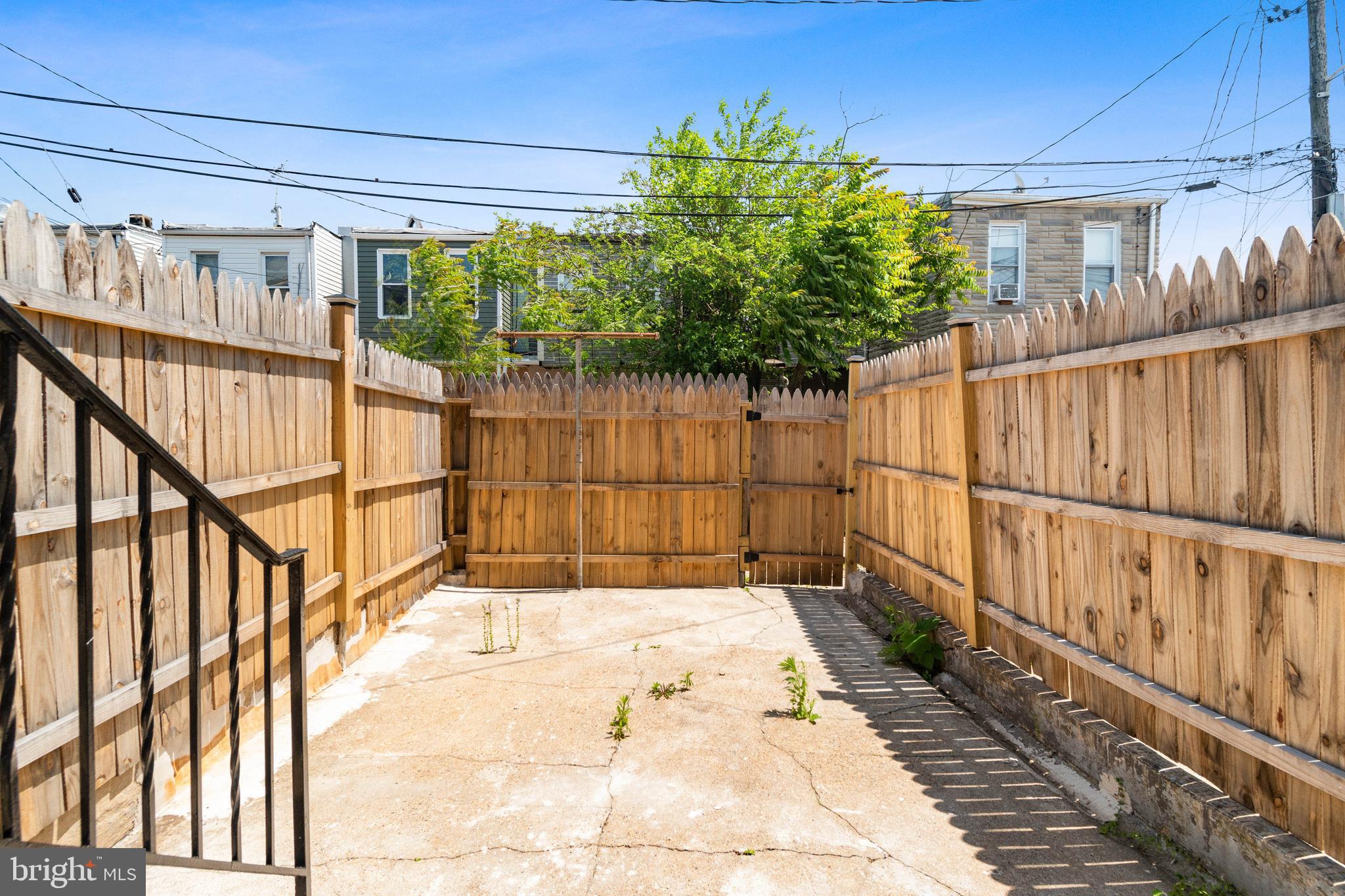 805 N ROSE STREET