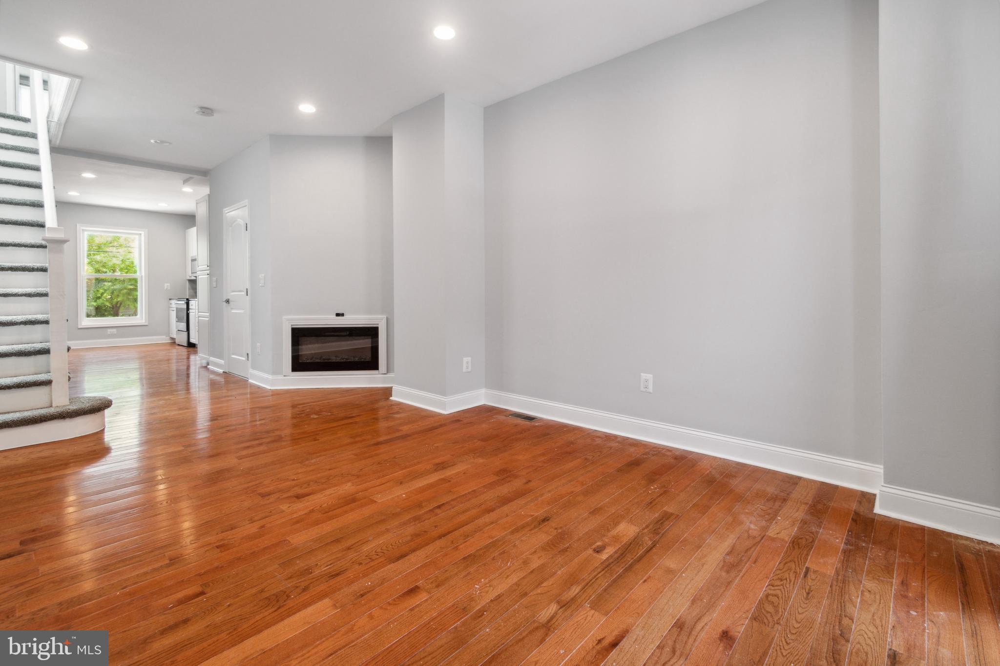 805 N ROSE STREET