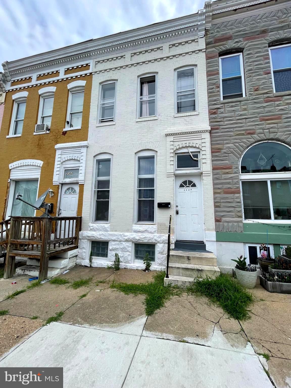 2304 E LAFAYETTE AVENUE