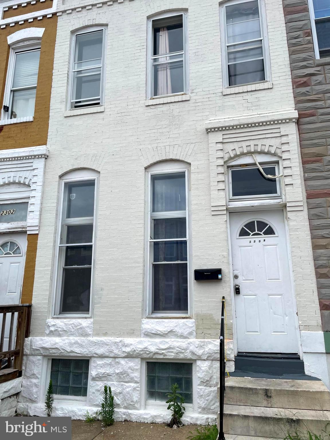 2304 E LAFAYETTE AVENUE