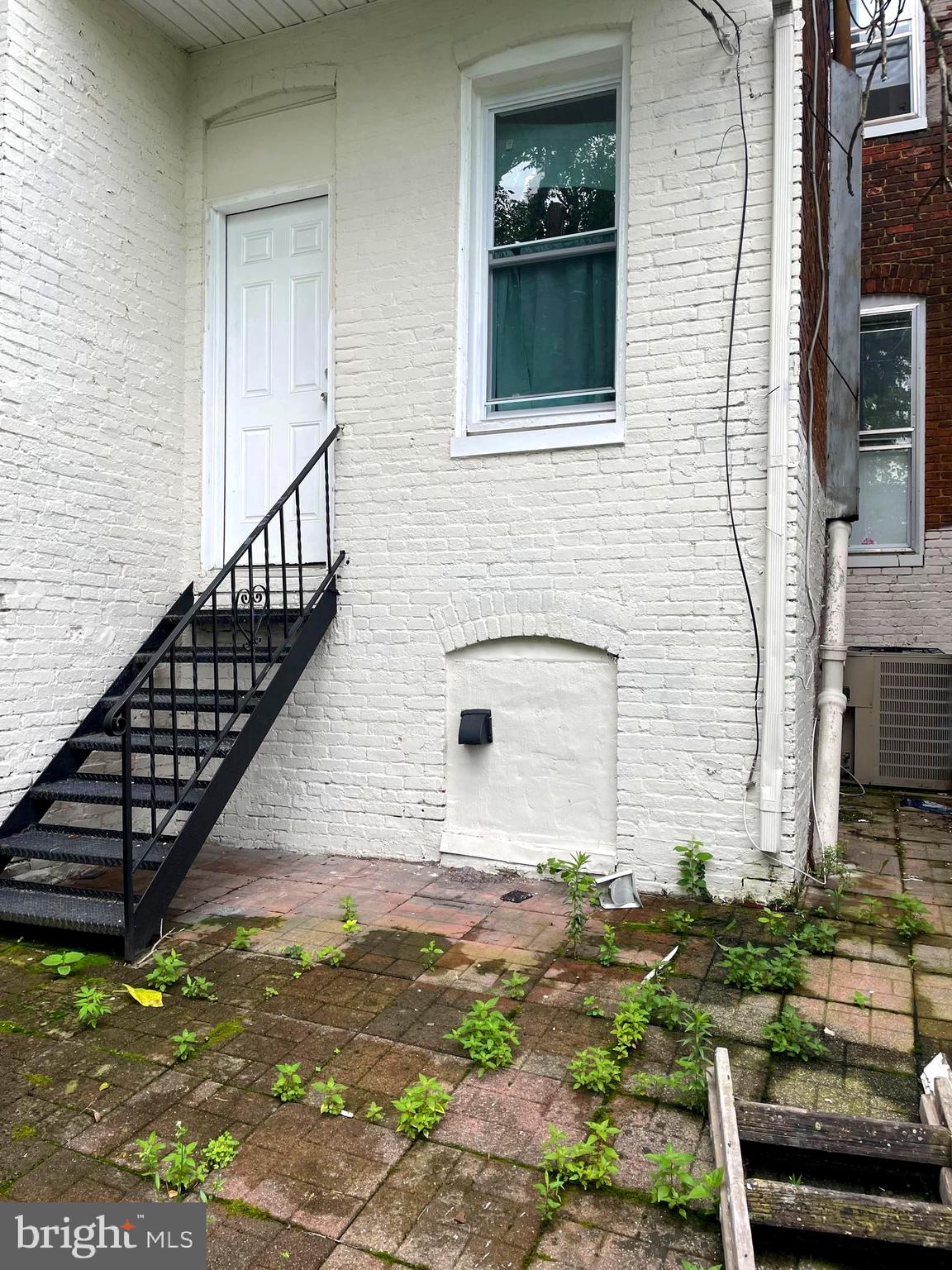 2304 E LAFAYETTE AVENUE
