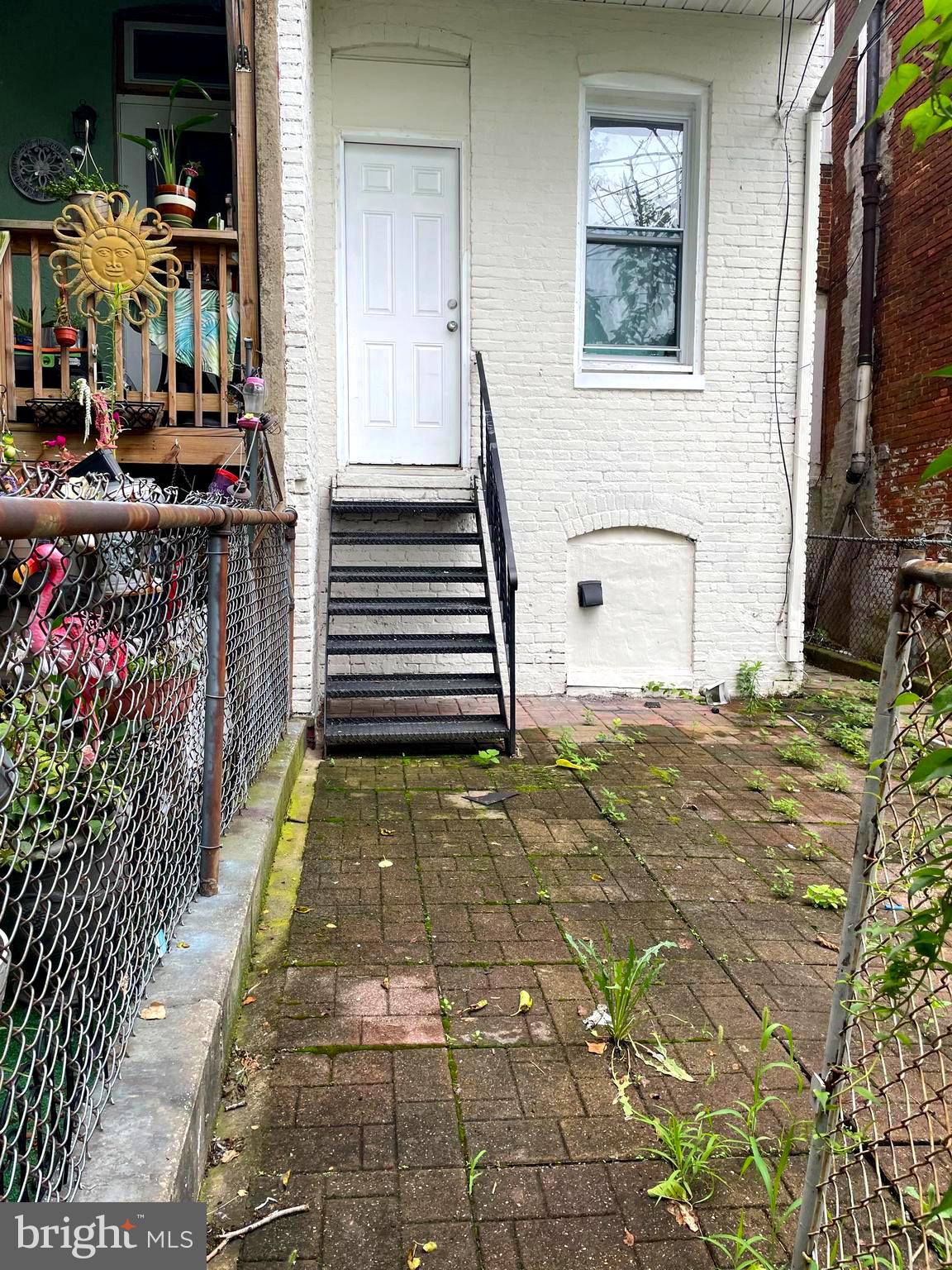2304 E LAFAYETTE AVENUE