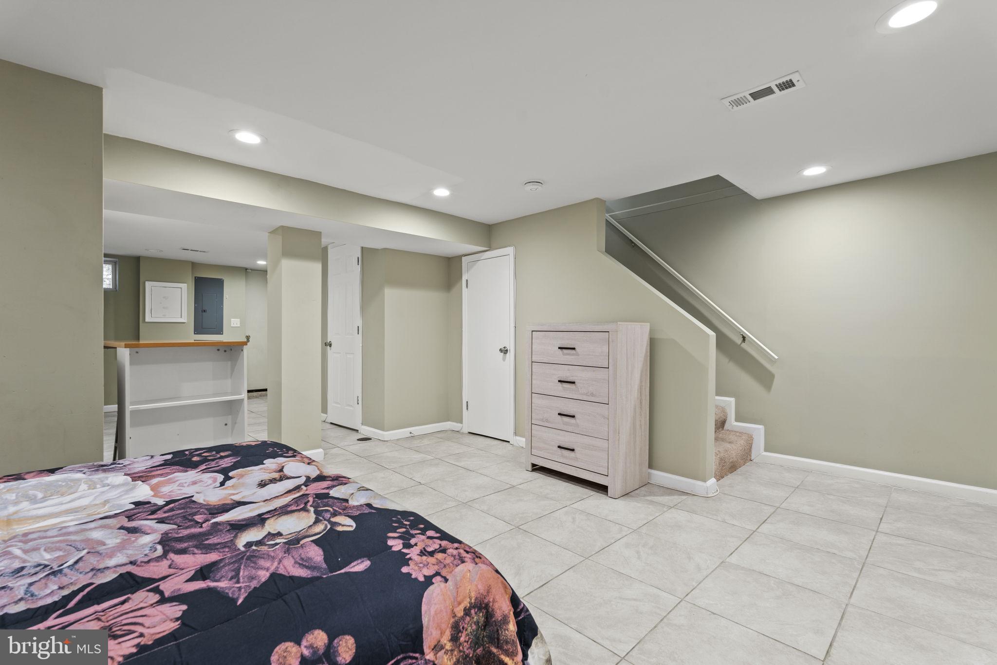 3709 RAVENWOOD AVENUE