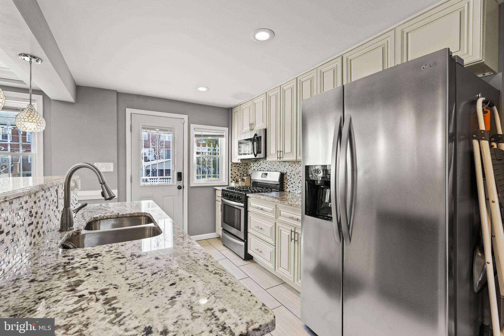 3709 RAVENWOOD AVENUE