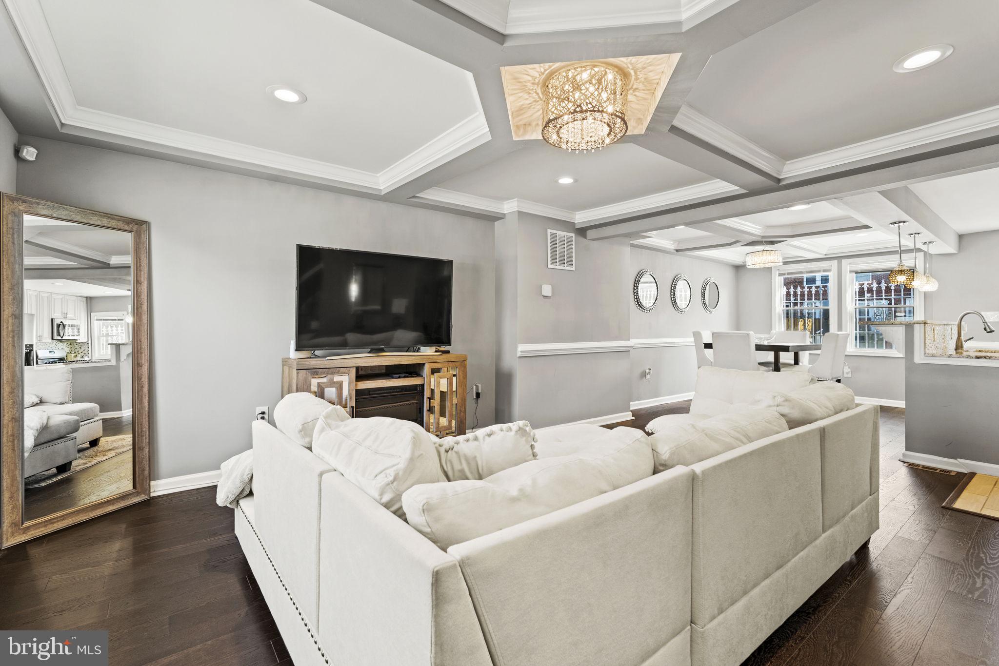 3709 RAVENWOOD AVENUE