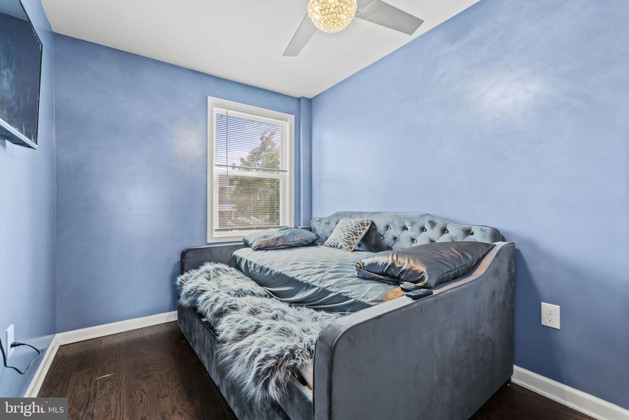 3709 RAVENWOOD AVENUE