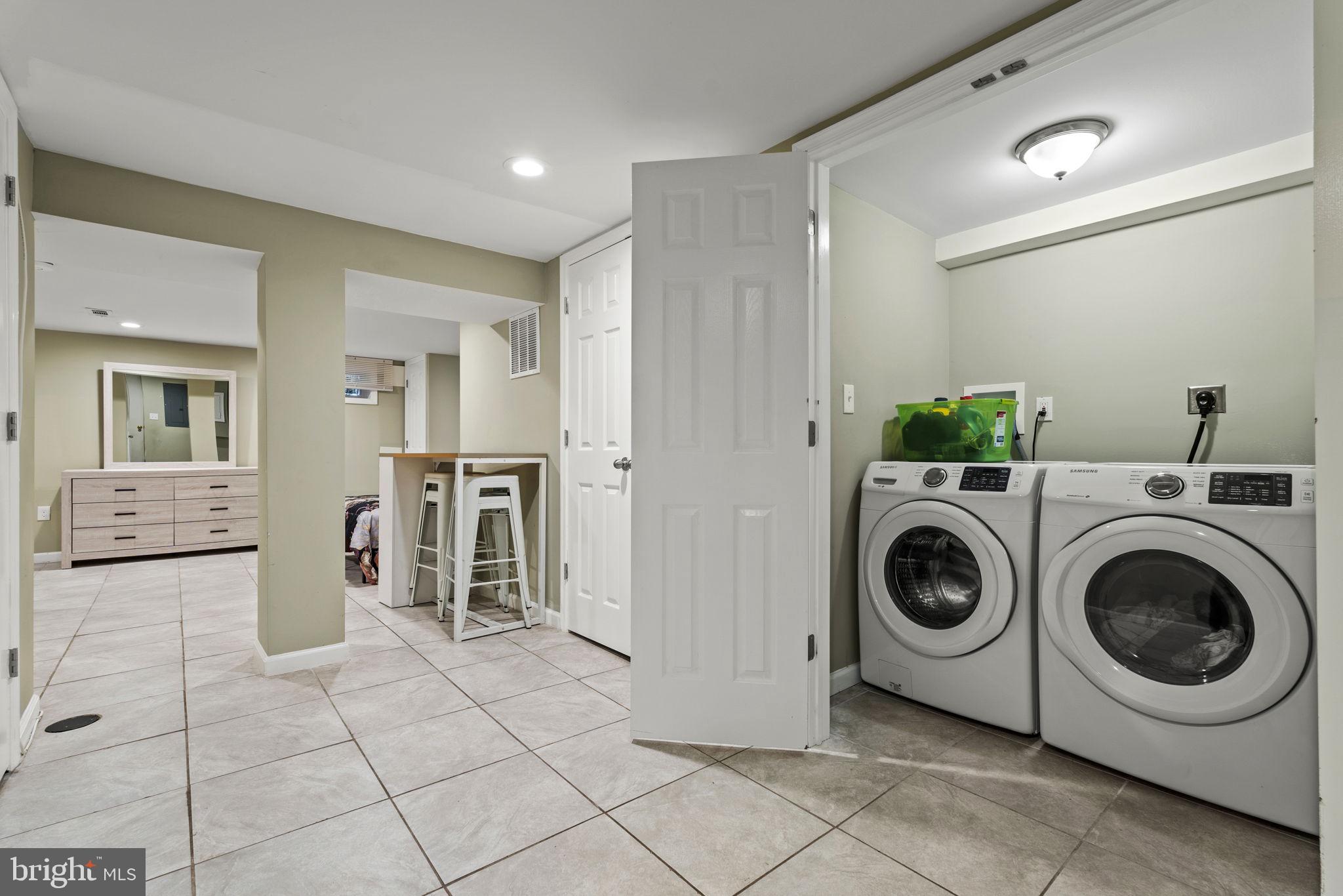 3709 RAVENWOOD AVENUE