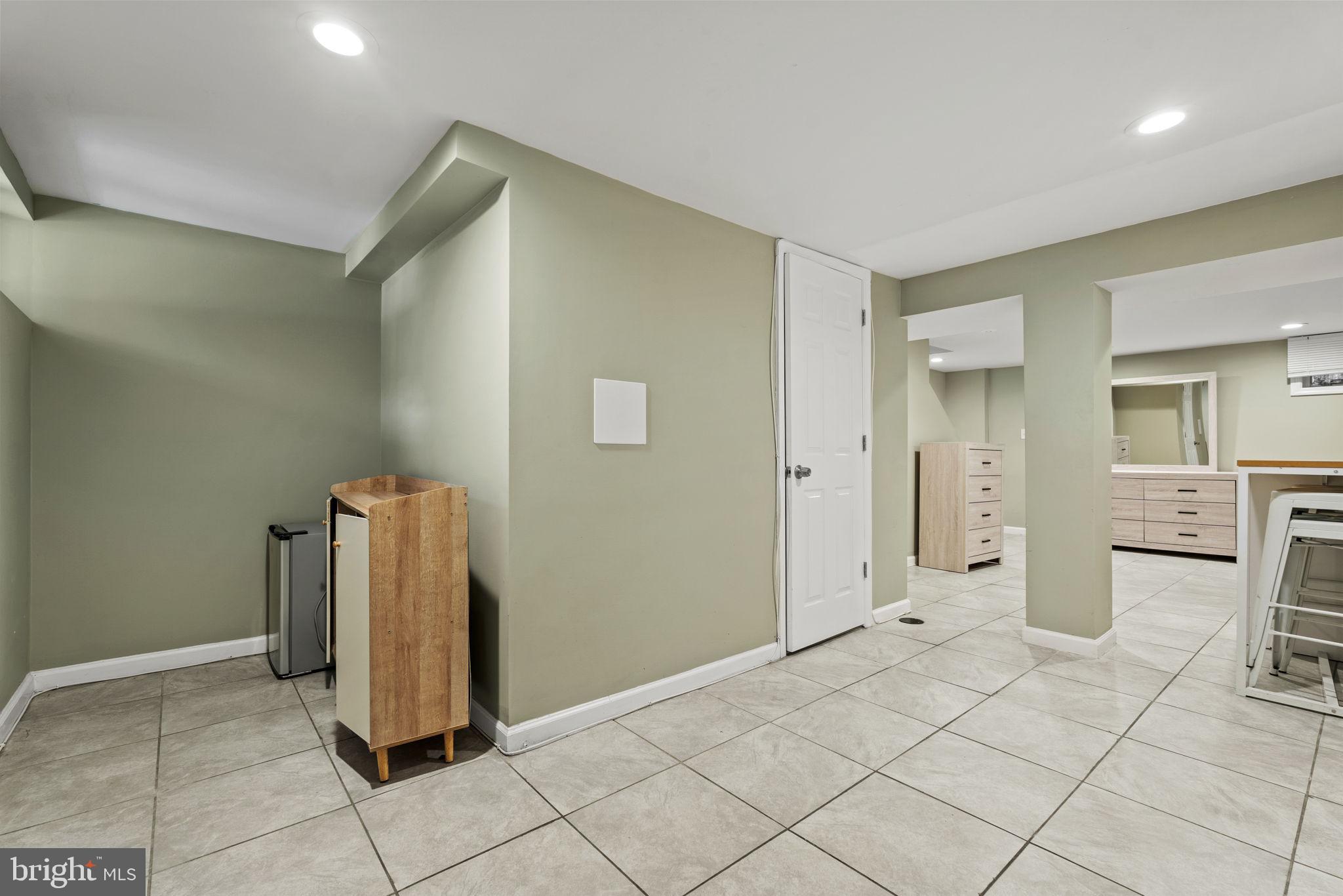 3709 RAVENWOOD AVENUE