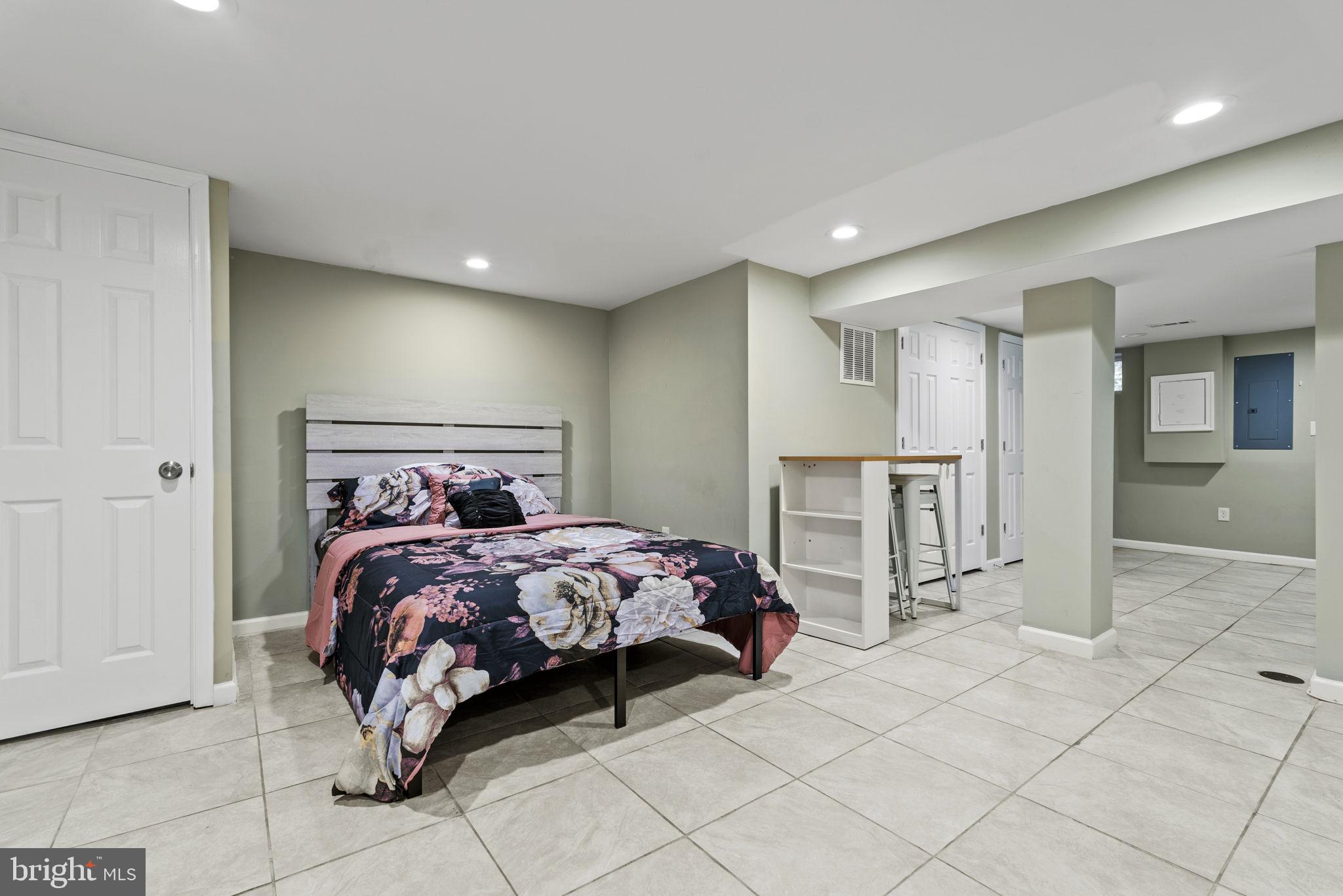 3709 RAVENWOOD AVENUE