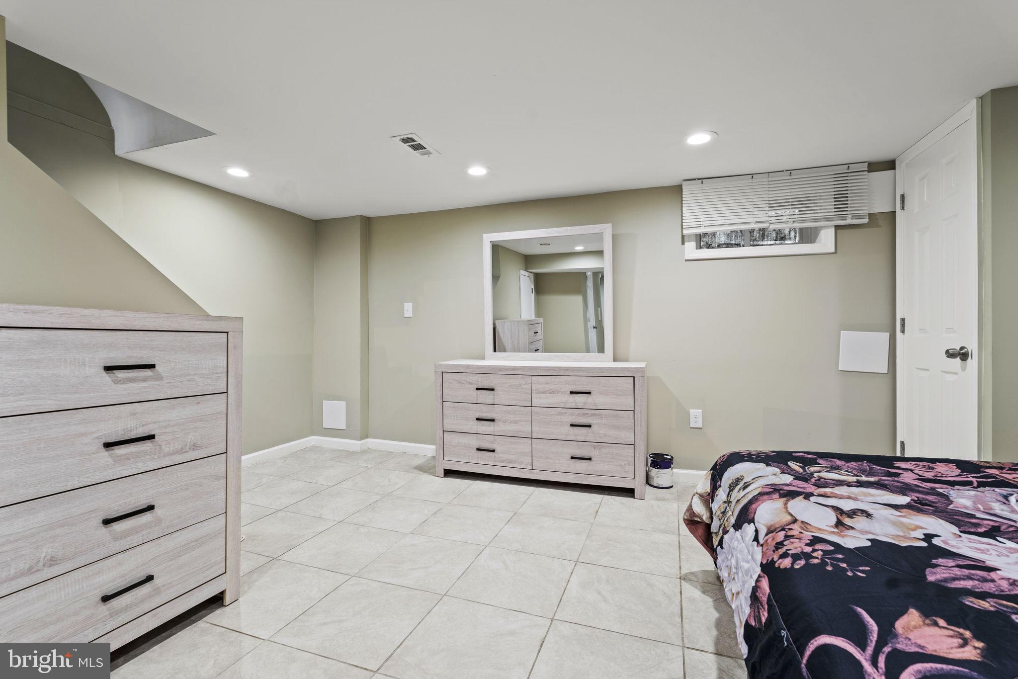 3709 RAVENWOOD AVENUE