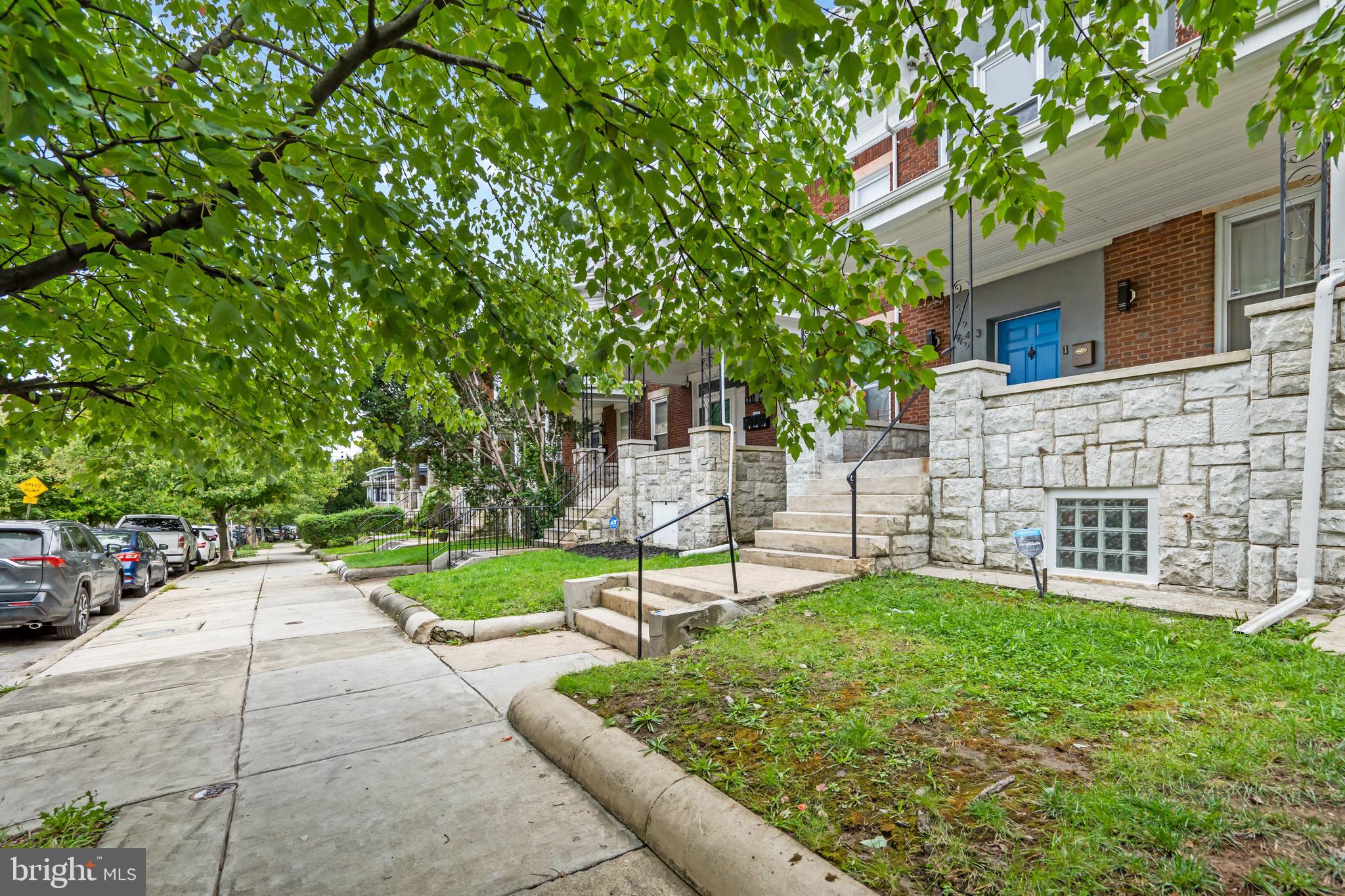 943 BROOKS LANE