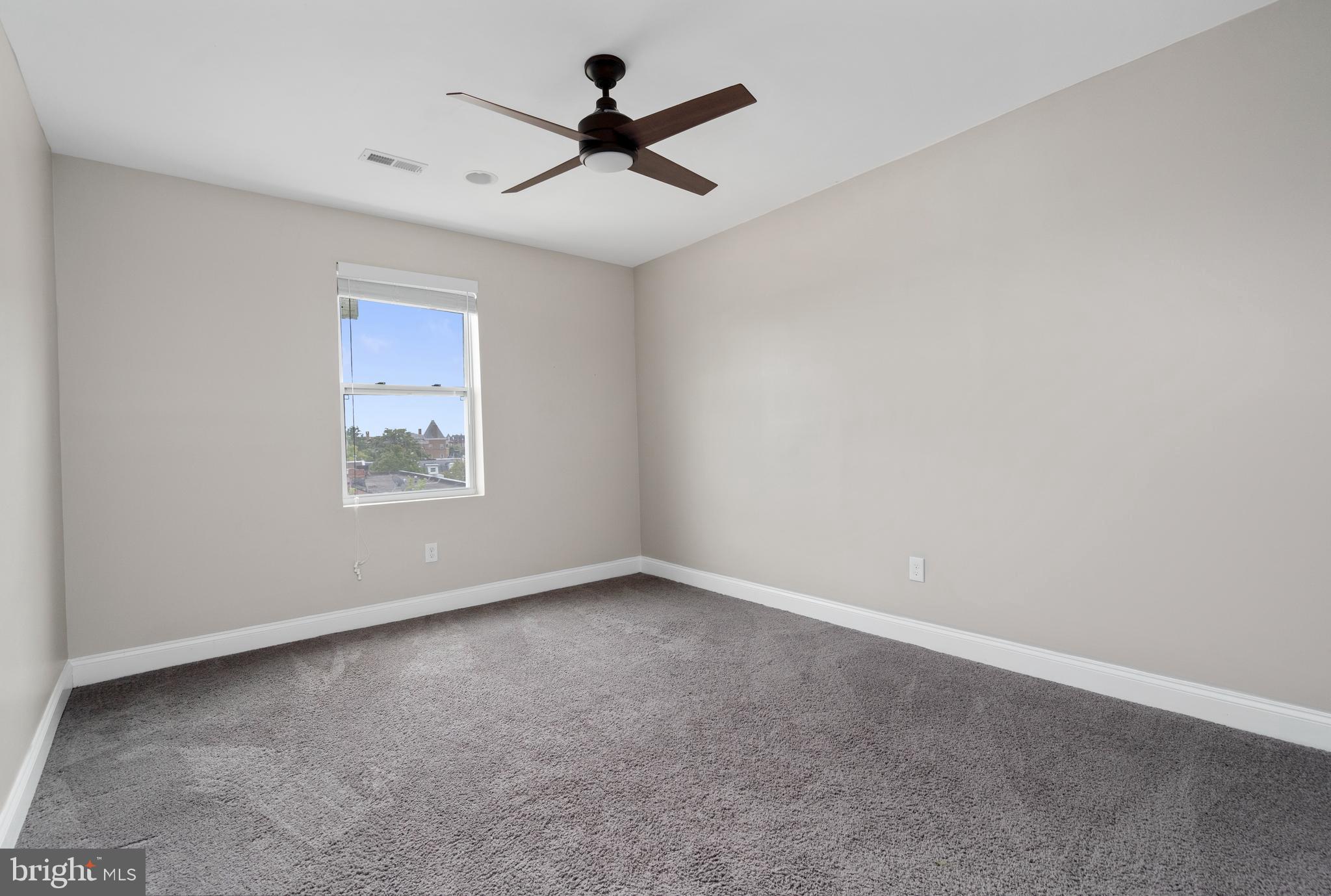 943 BROOKS LANE