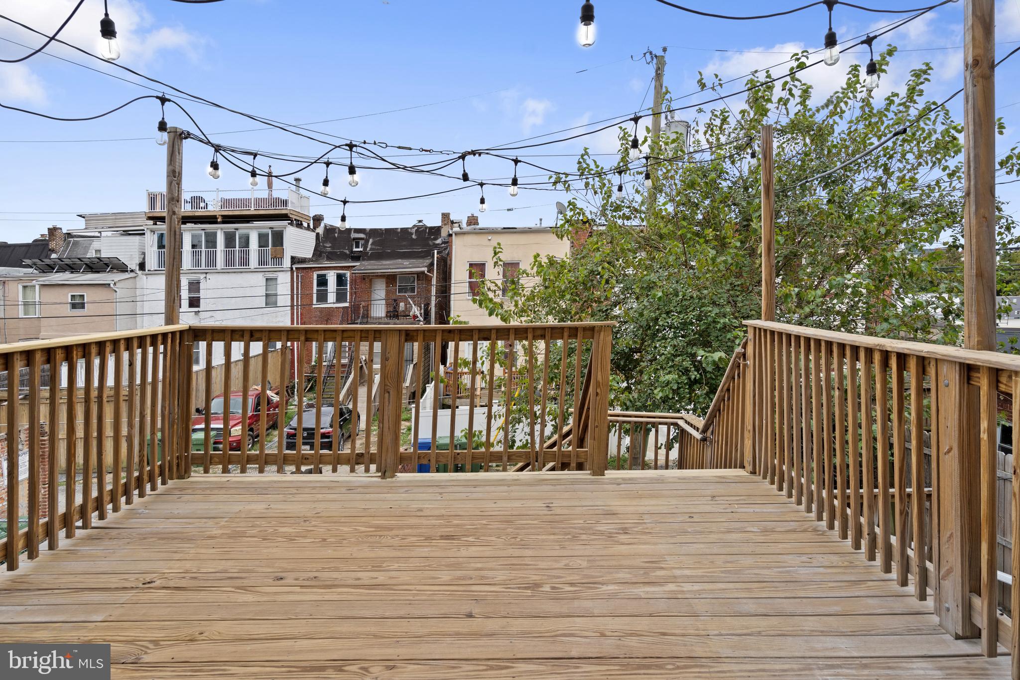 943 BROOKS LANE