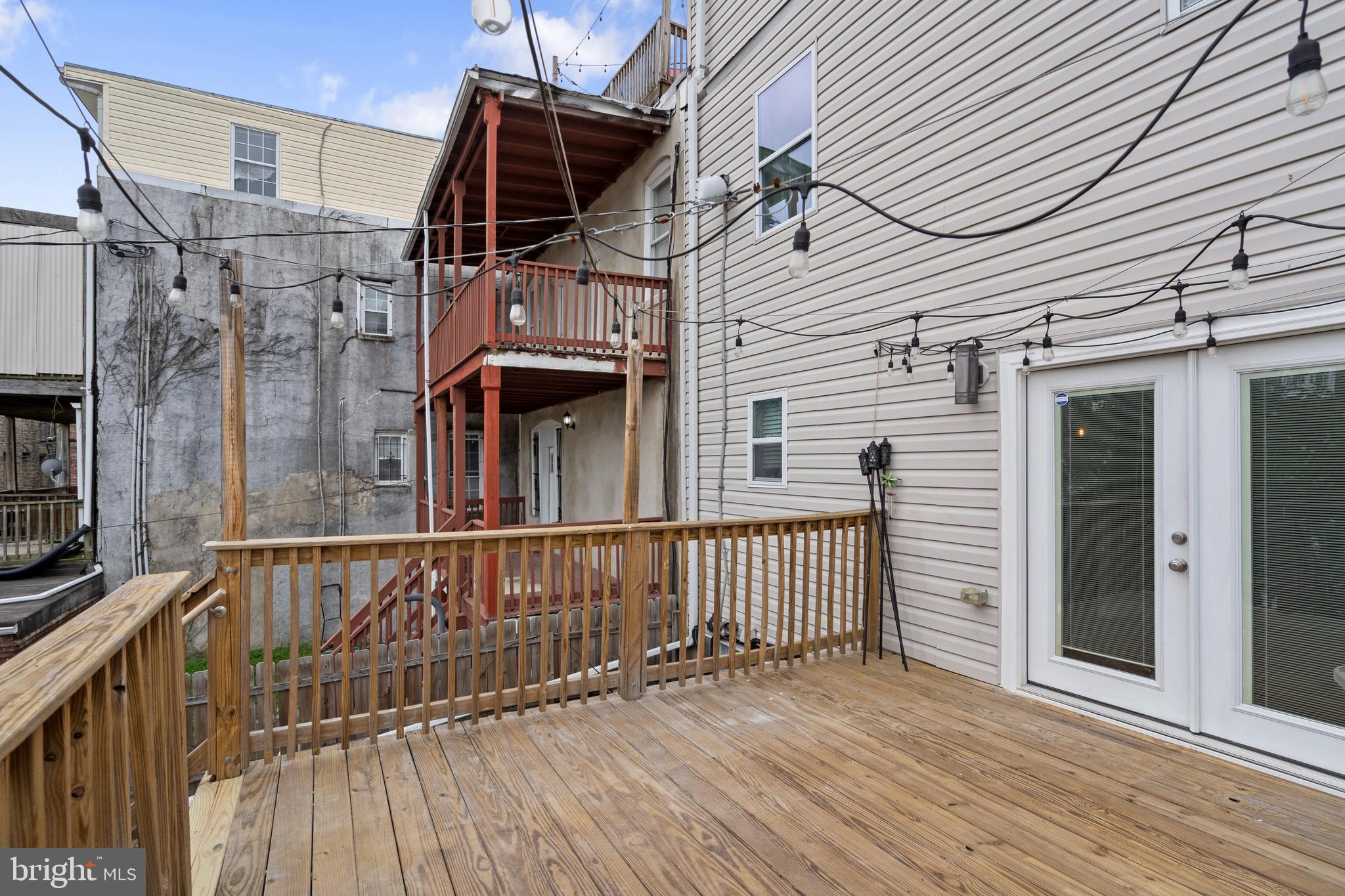 943 BROOKS LANE