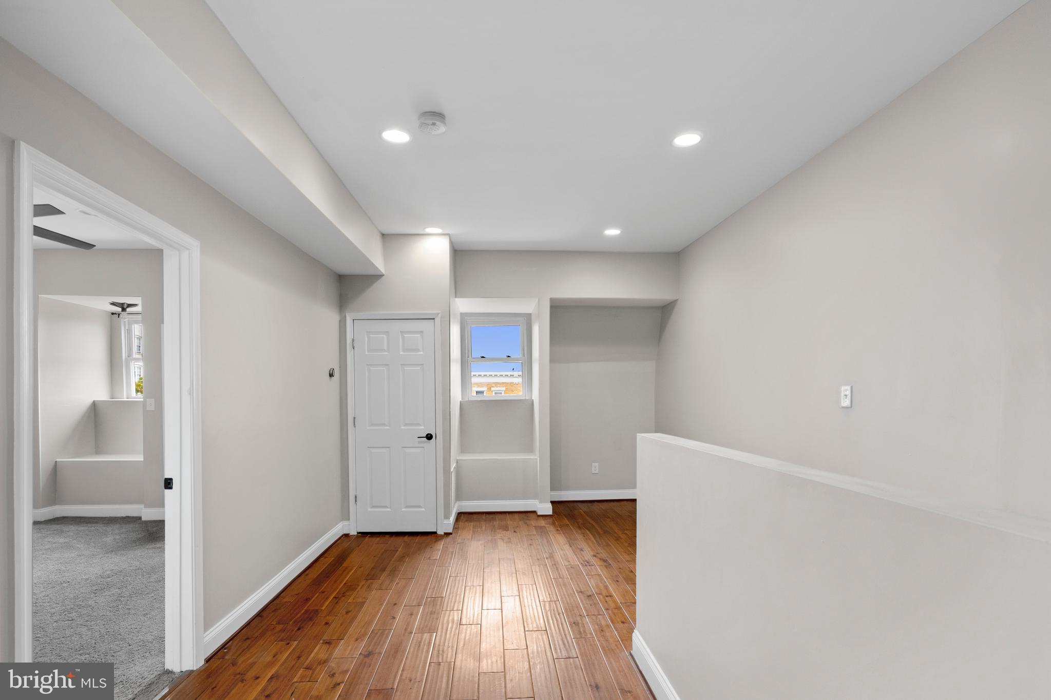 943 BROOKS LANE