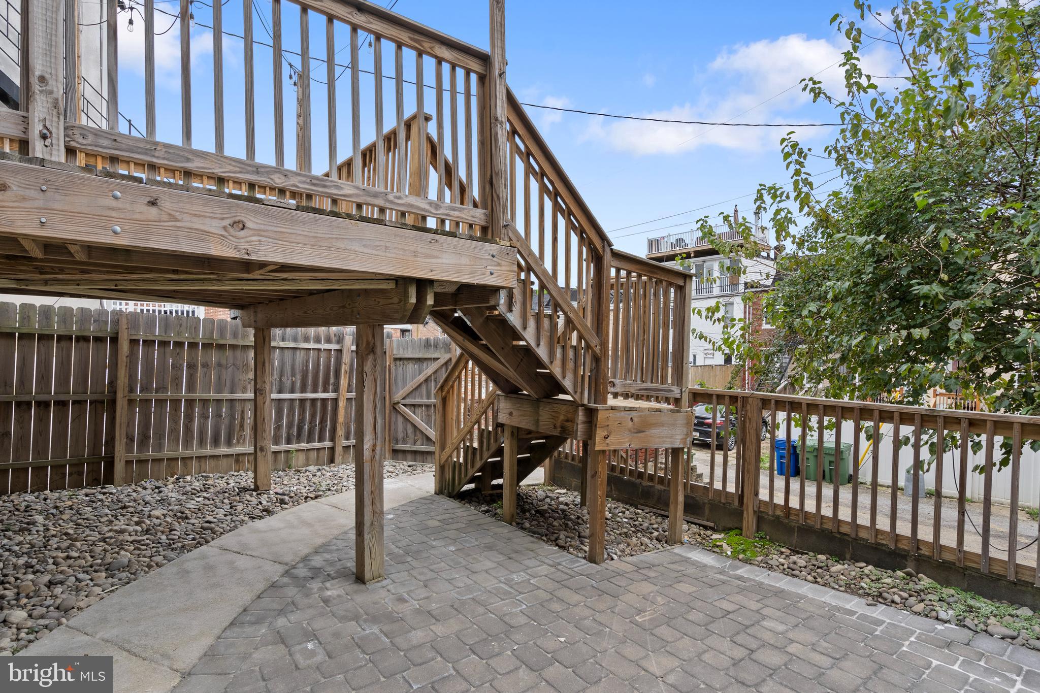 943 BROOKS LANE