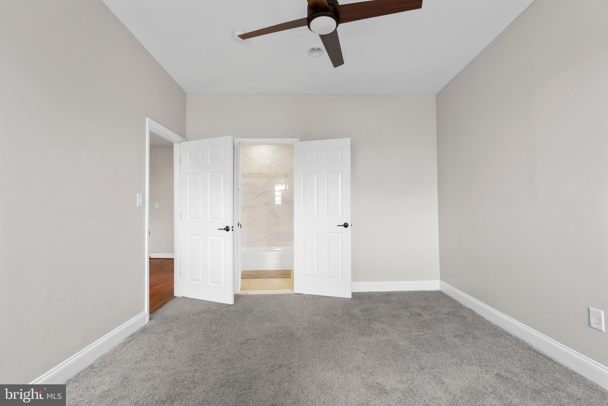 943 BROOKS LANE
