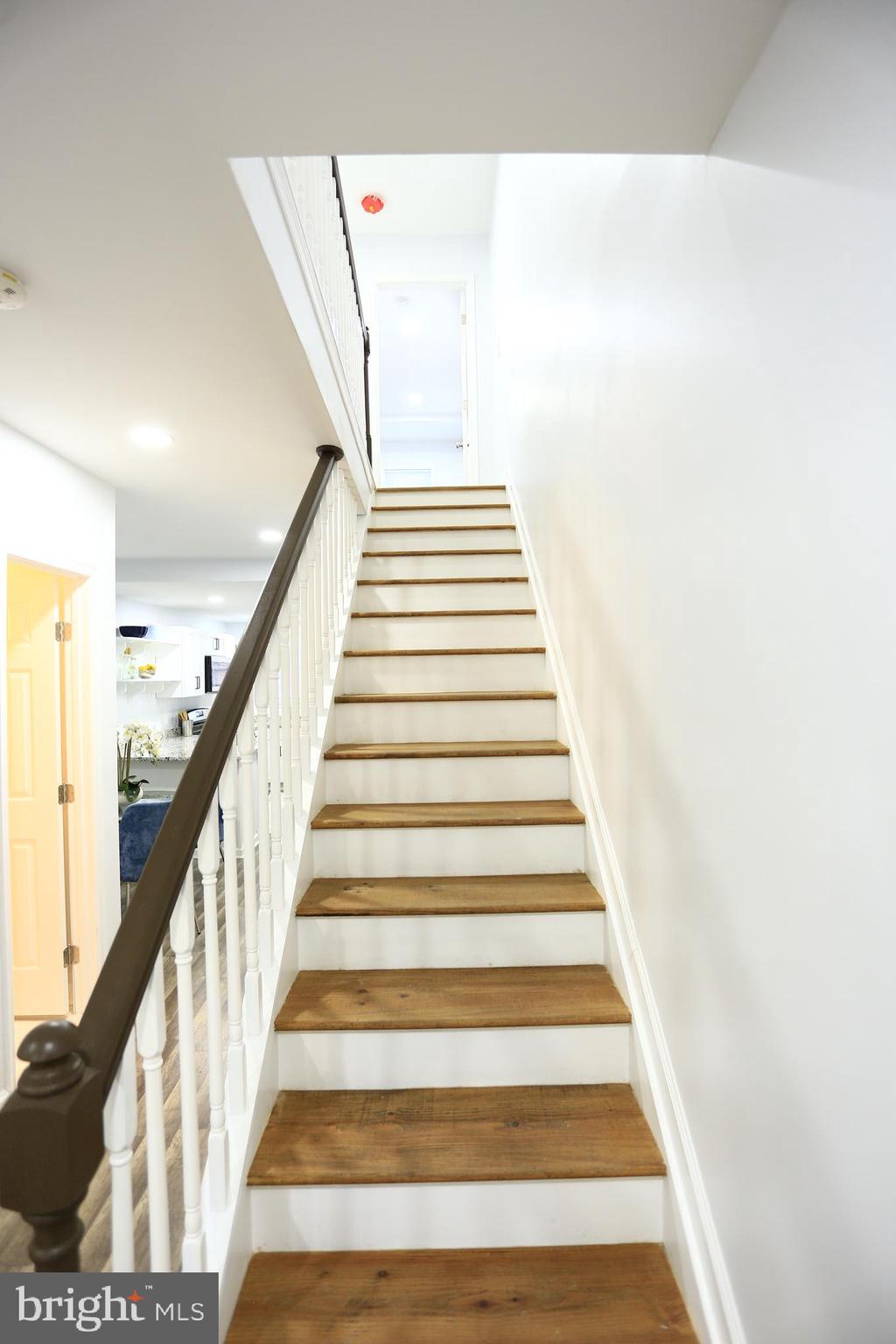 2130 W FAYETTE STREET