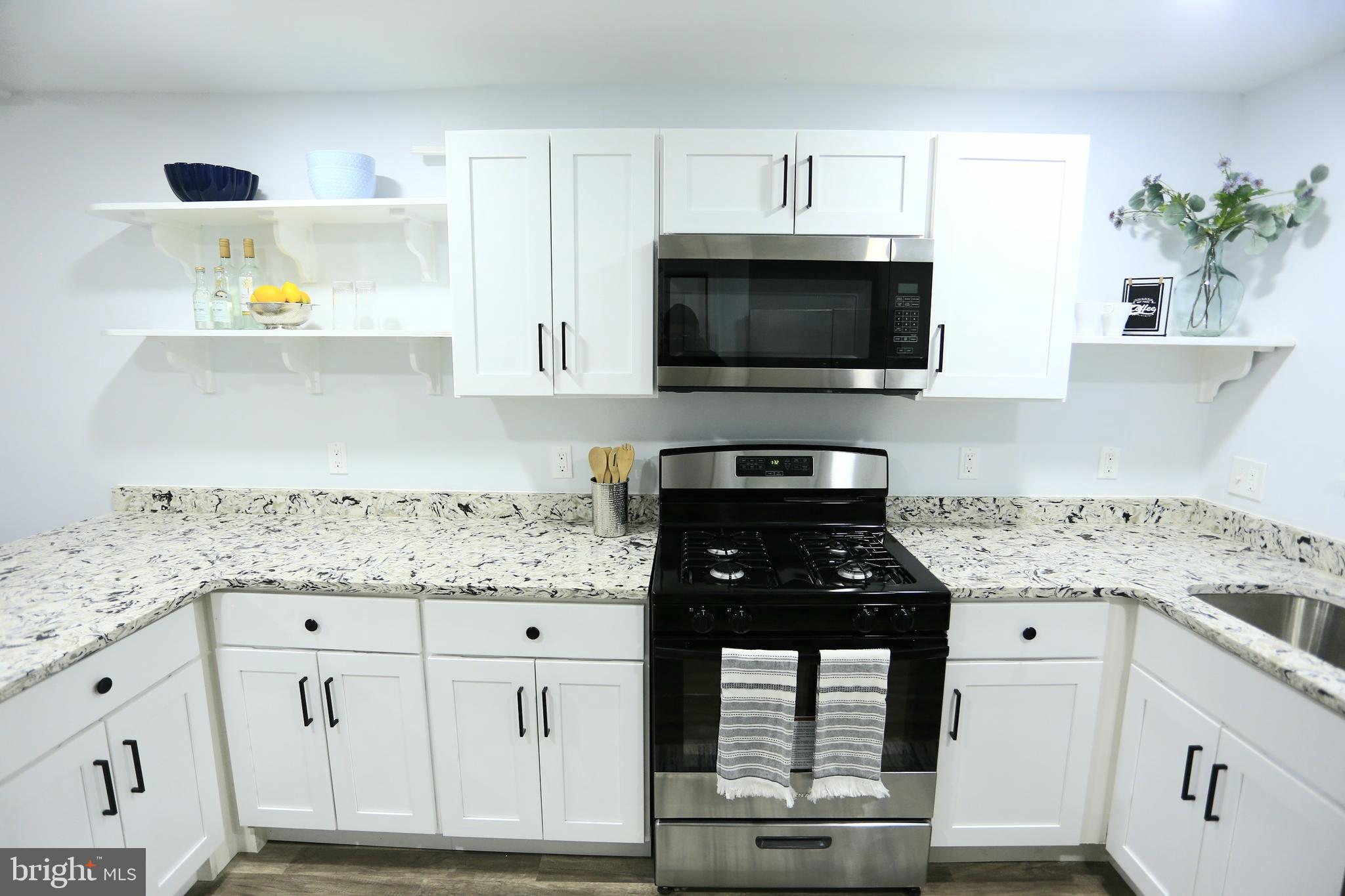 2130 W FAYETTE STREET