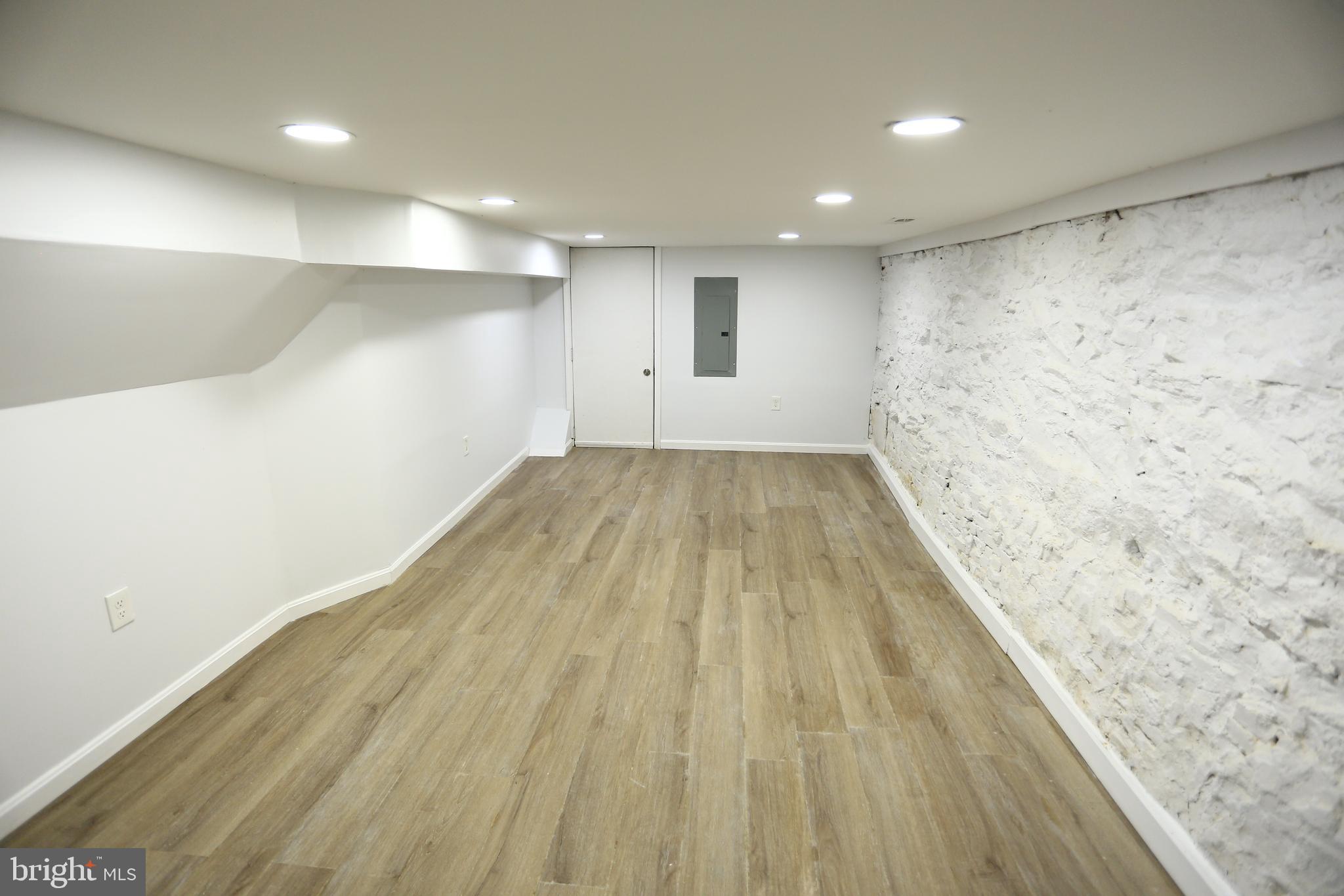 2130 W FAYETTE STREET