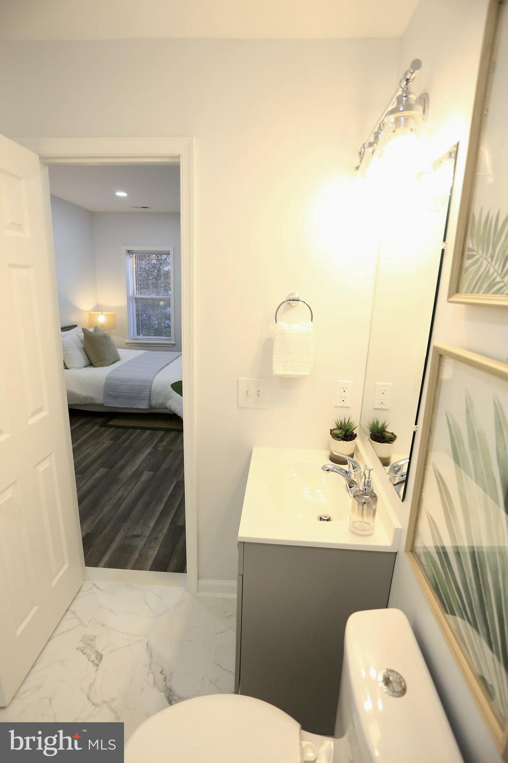 2130 W FAYETTE STREET