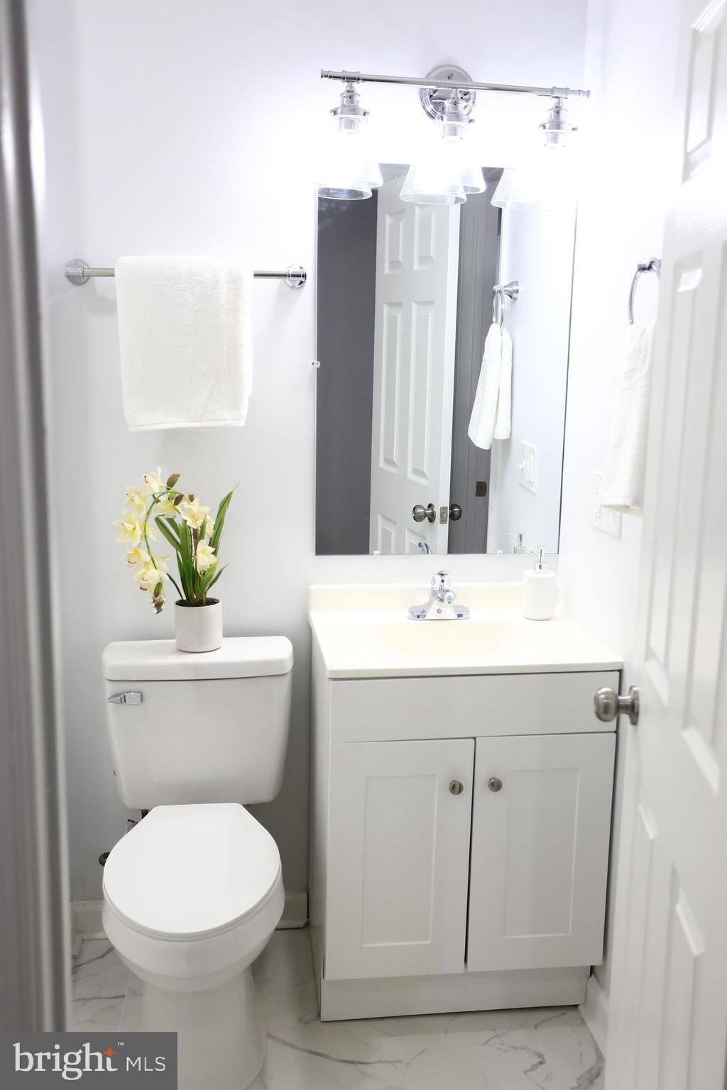 2130 W FAYETTE STREET