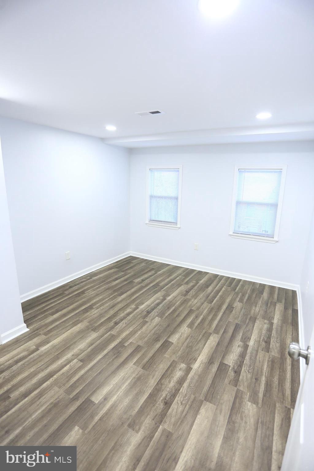 2130 W FAYETTE STREET