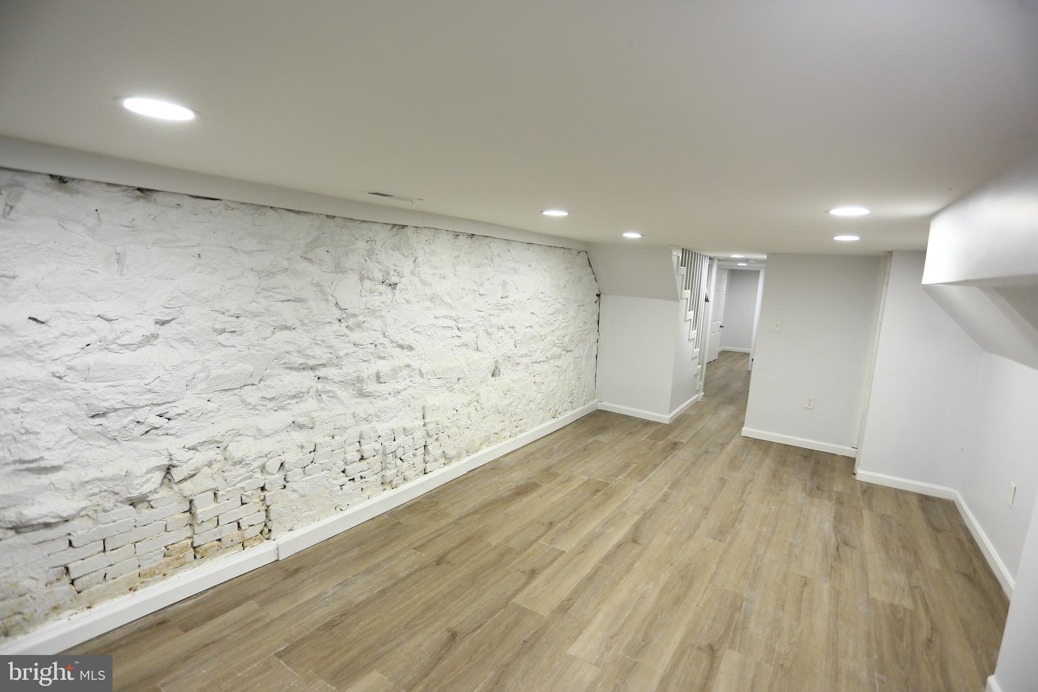 2130 W FAYETTE STREET