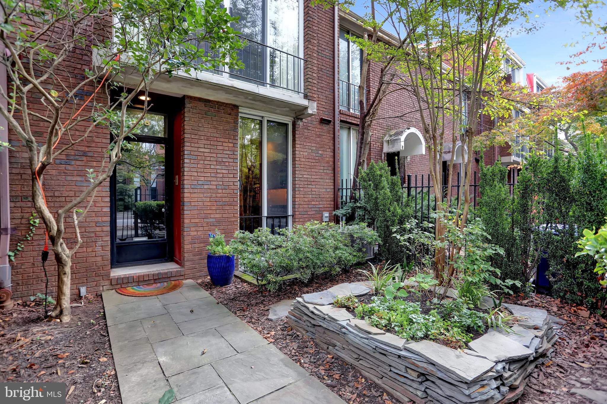 245 W LAFAYETTE AVENUE