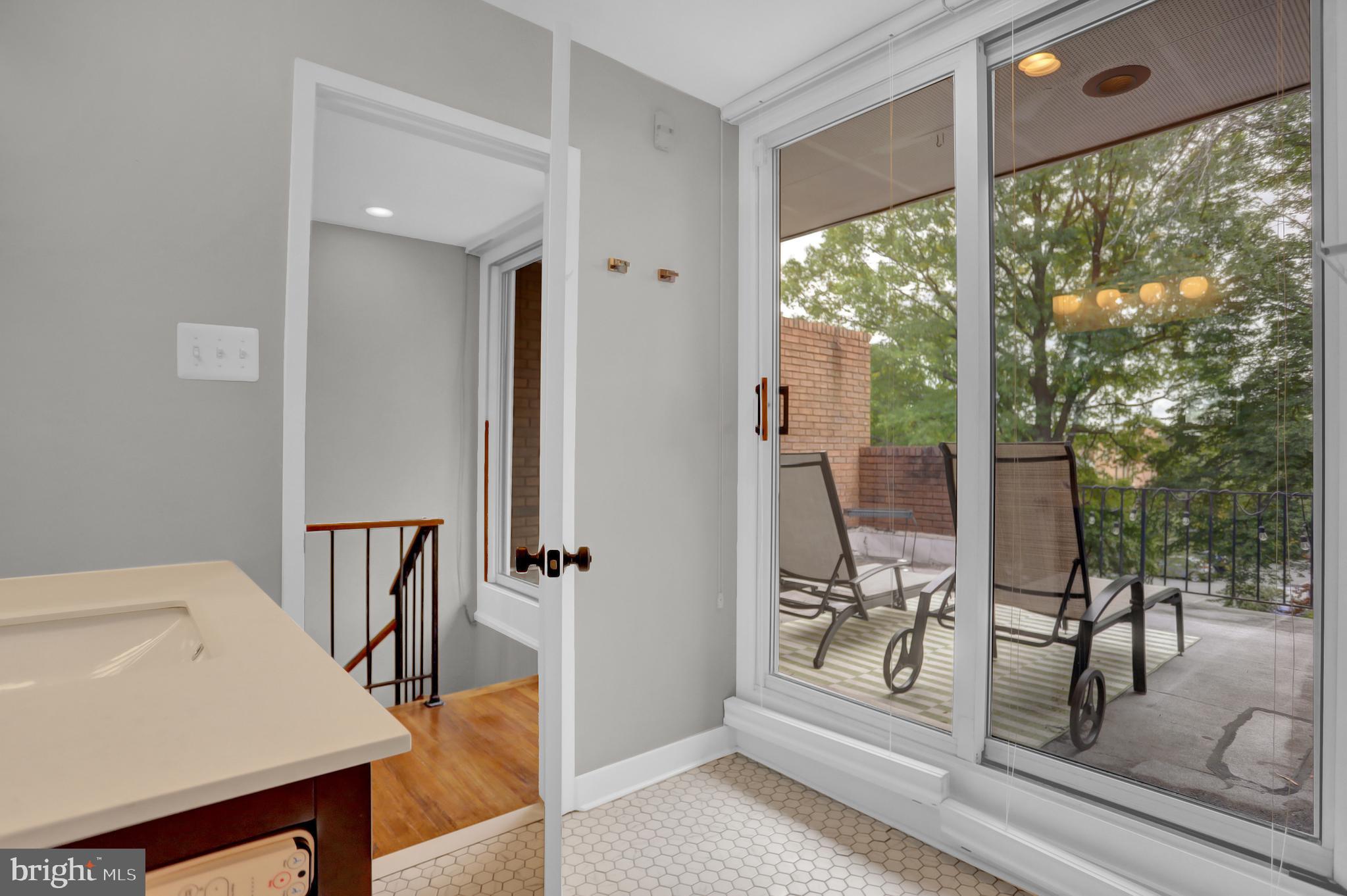 245 W LAFAYETTE AVENUE