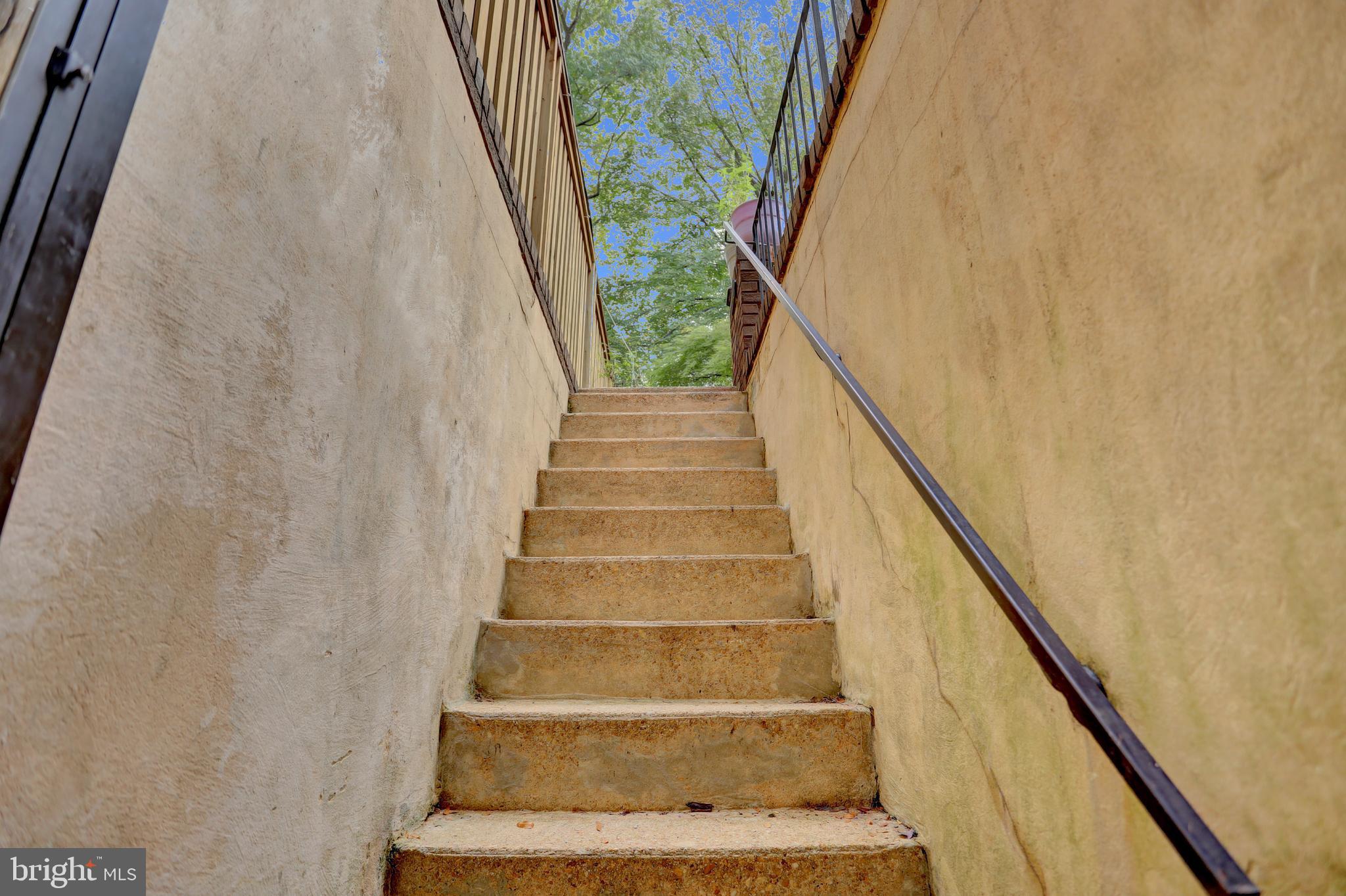 245 W LAFAYETTE AVENUE