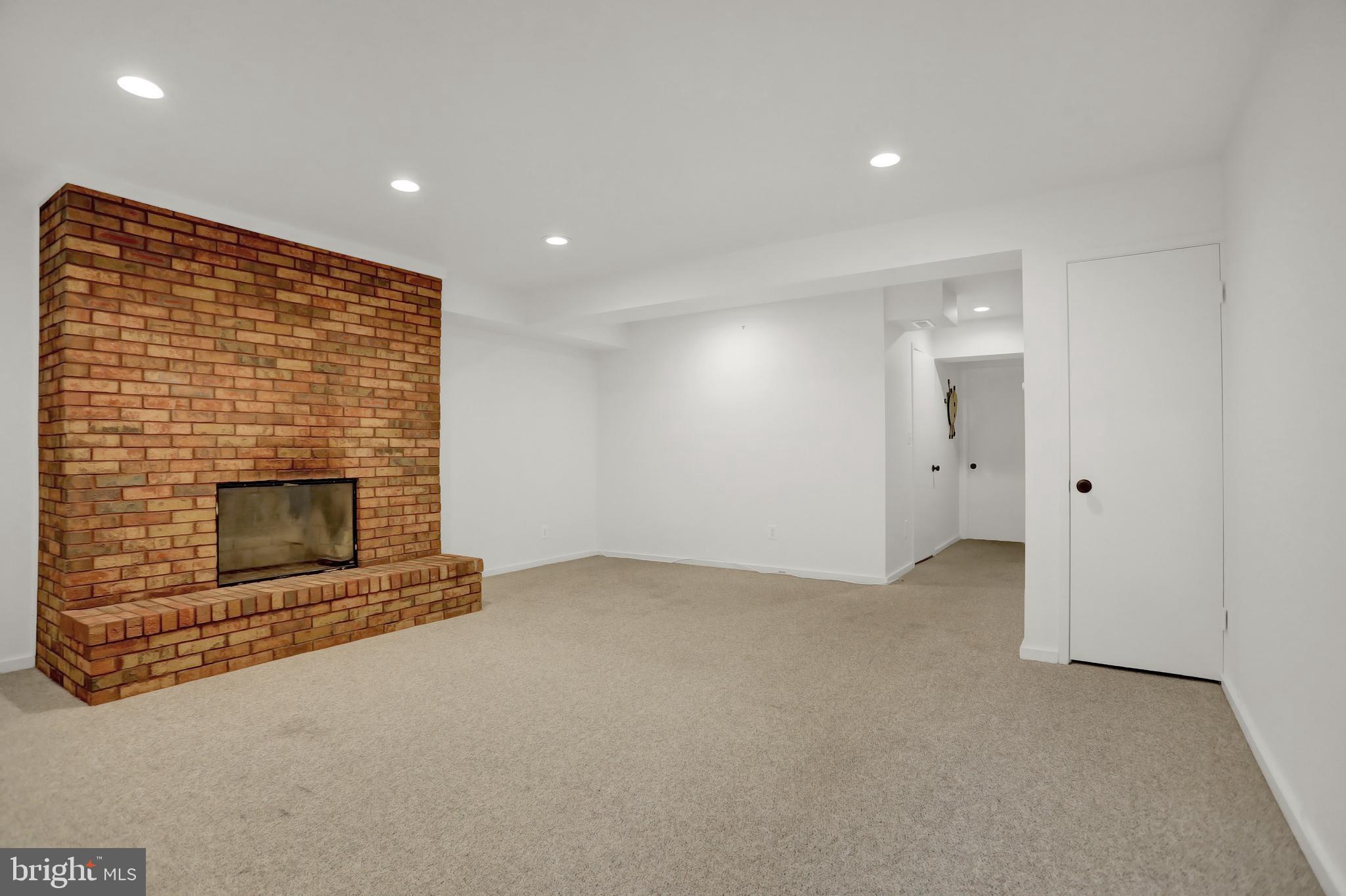 245 W LAFAYETTE AVENUE