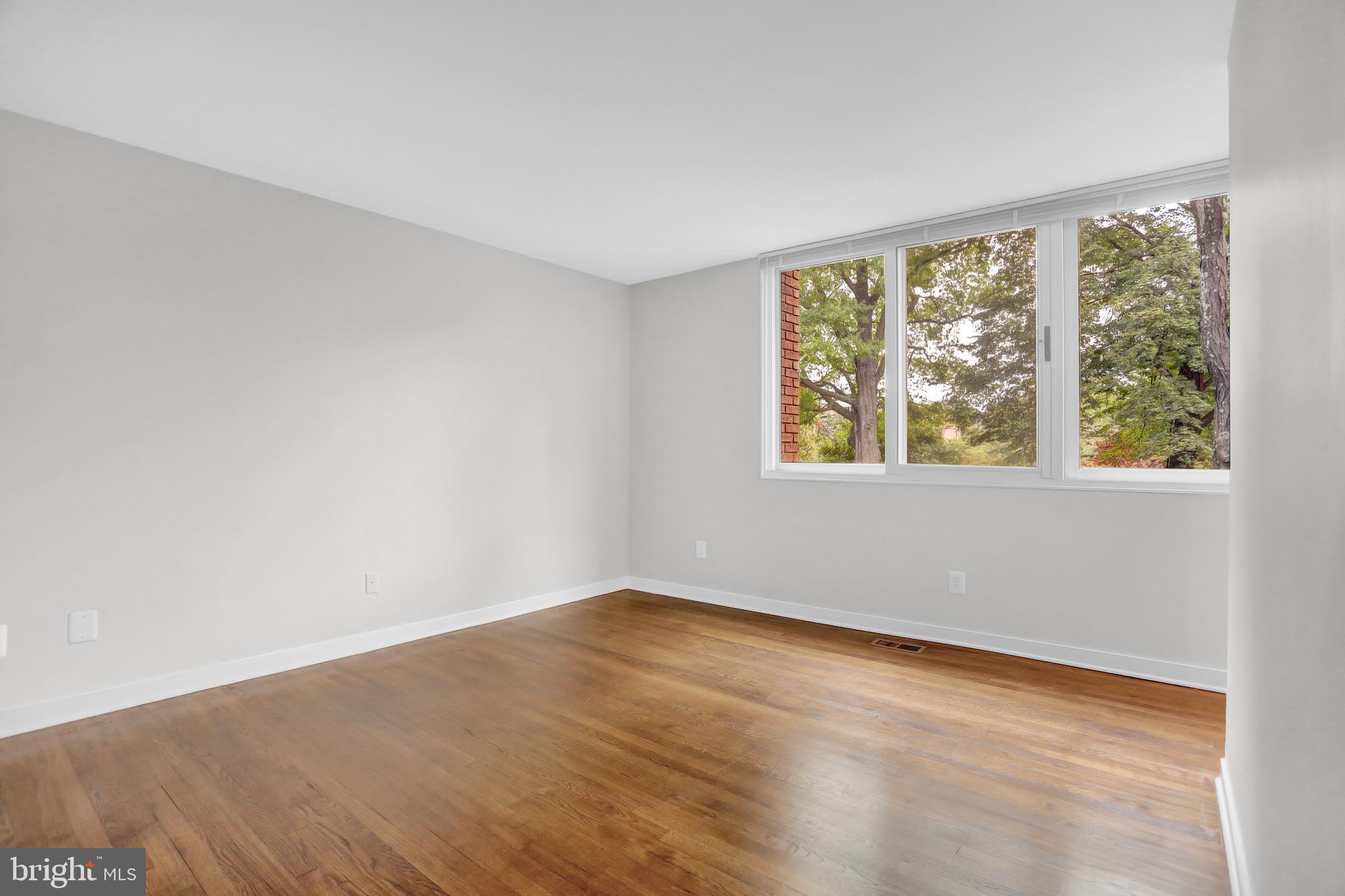 245 W LAFAYETTE AVENUE