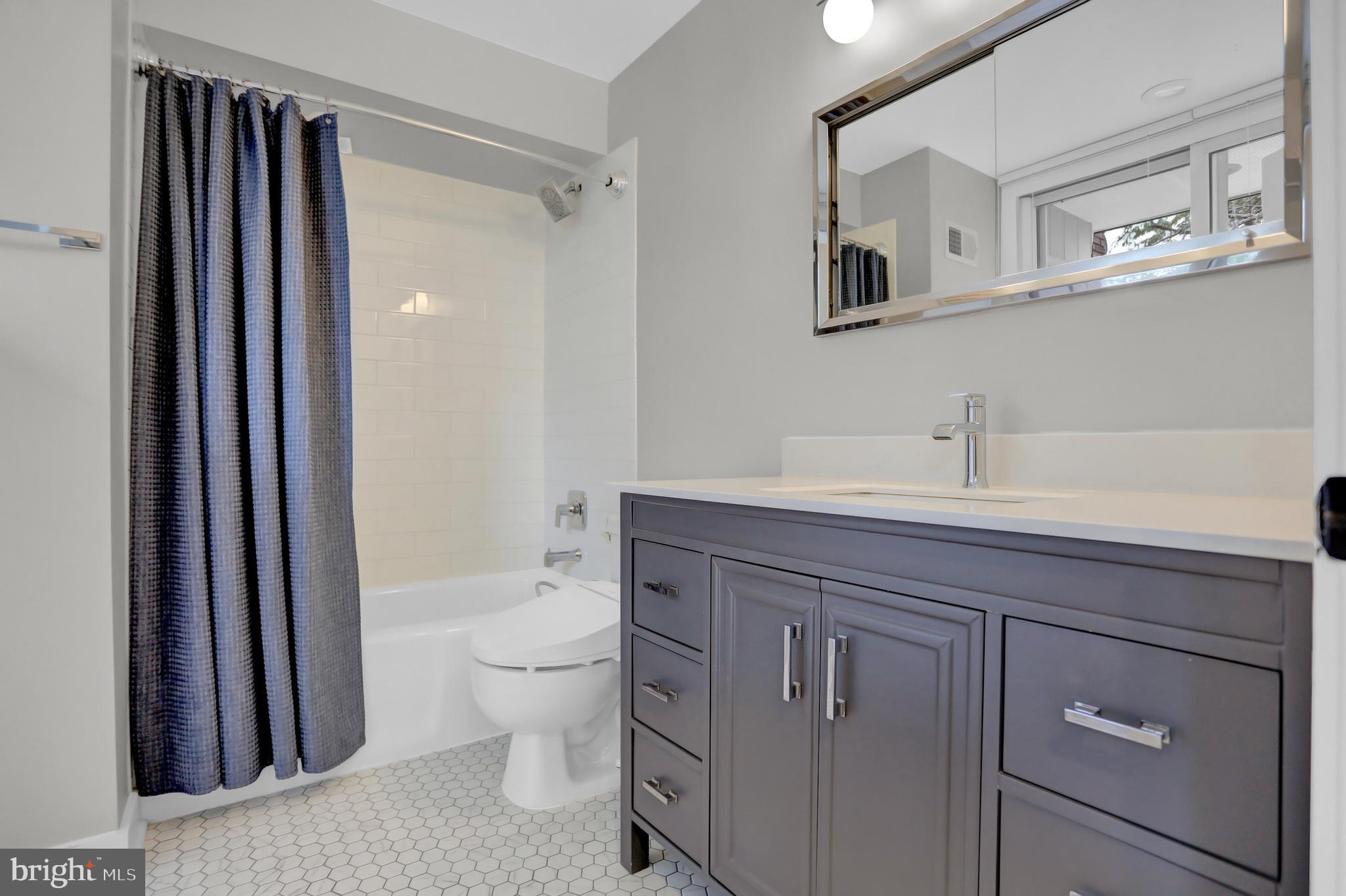 245 W LAFAYETTE AVENUE