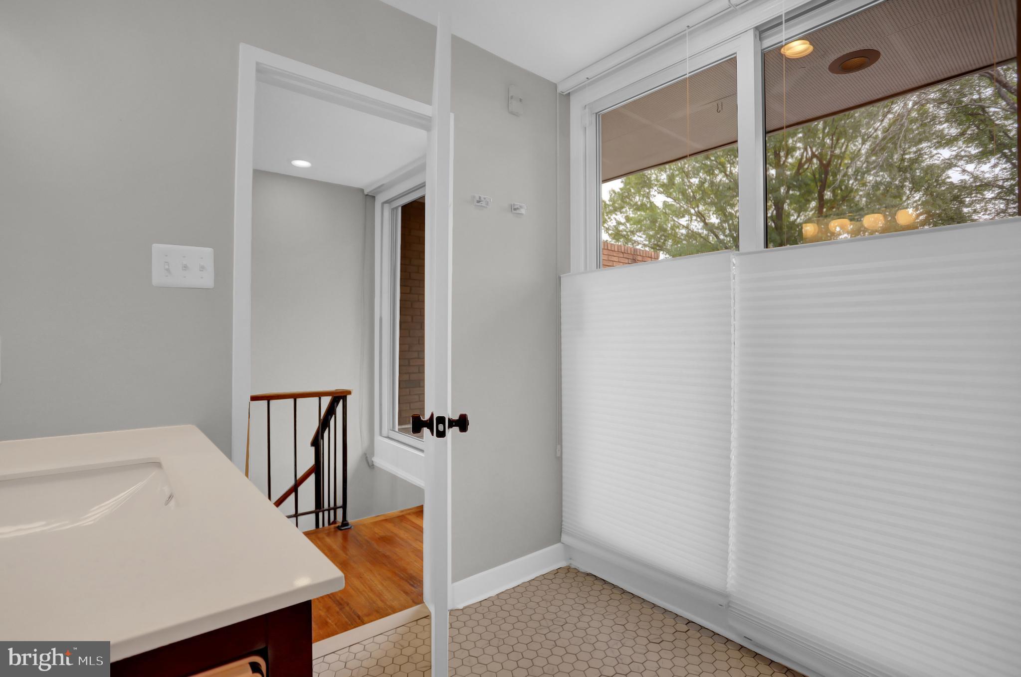 245 W LAFAYETTE AVENUE