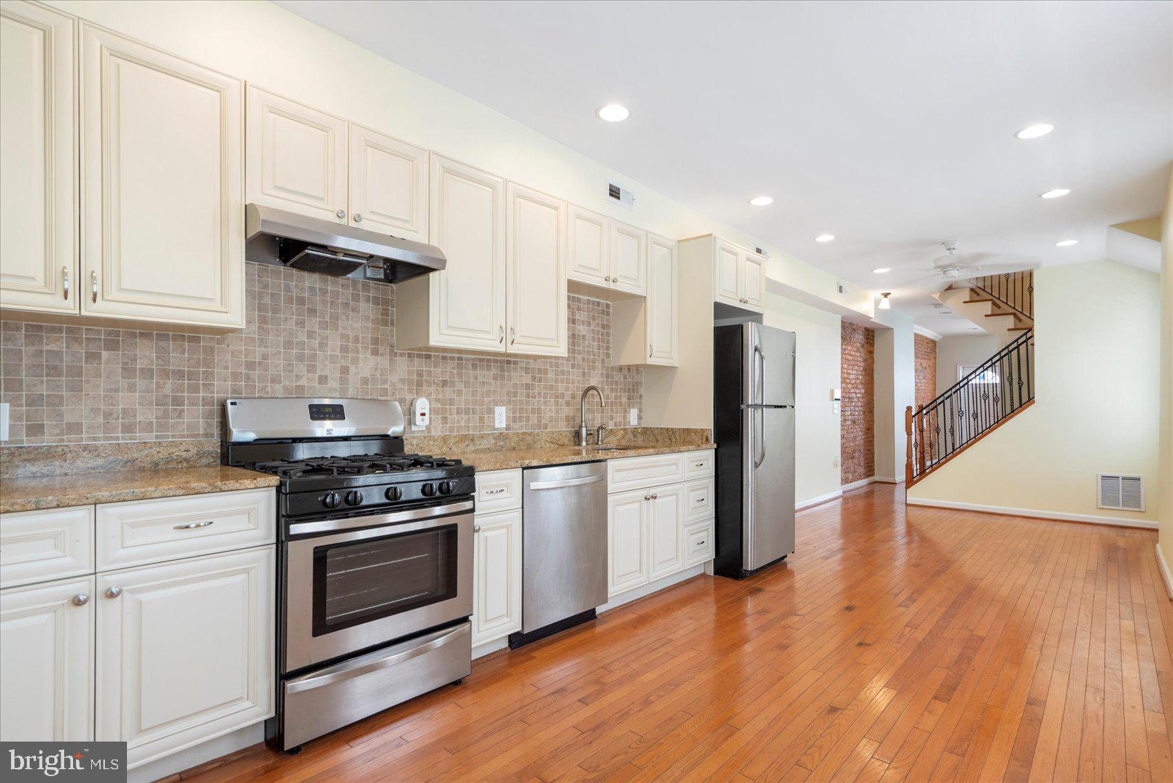 1100 E PRESTON STREET