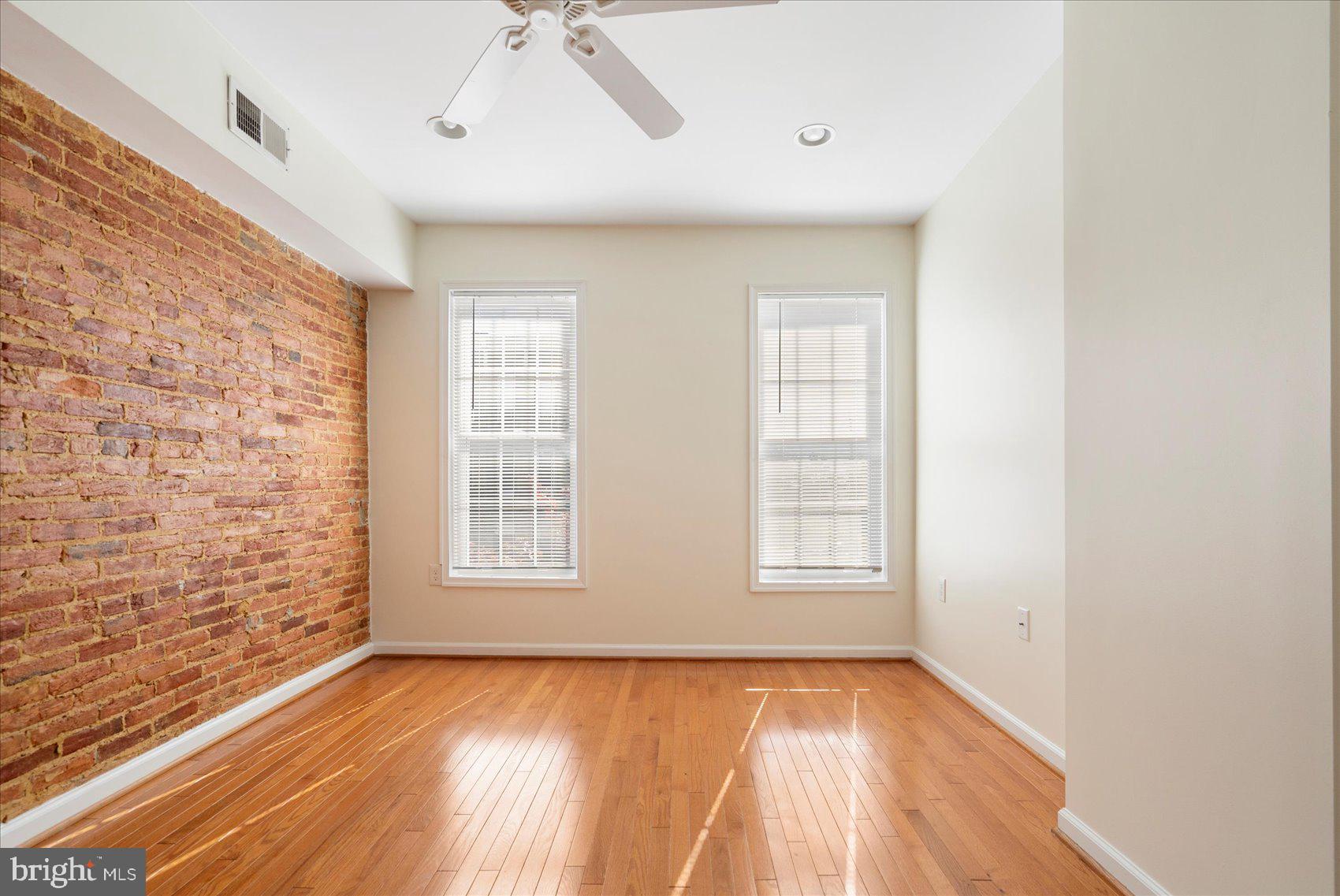 1100 E PRESTON STREET