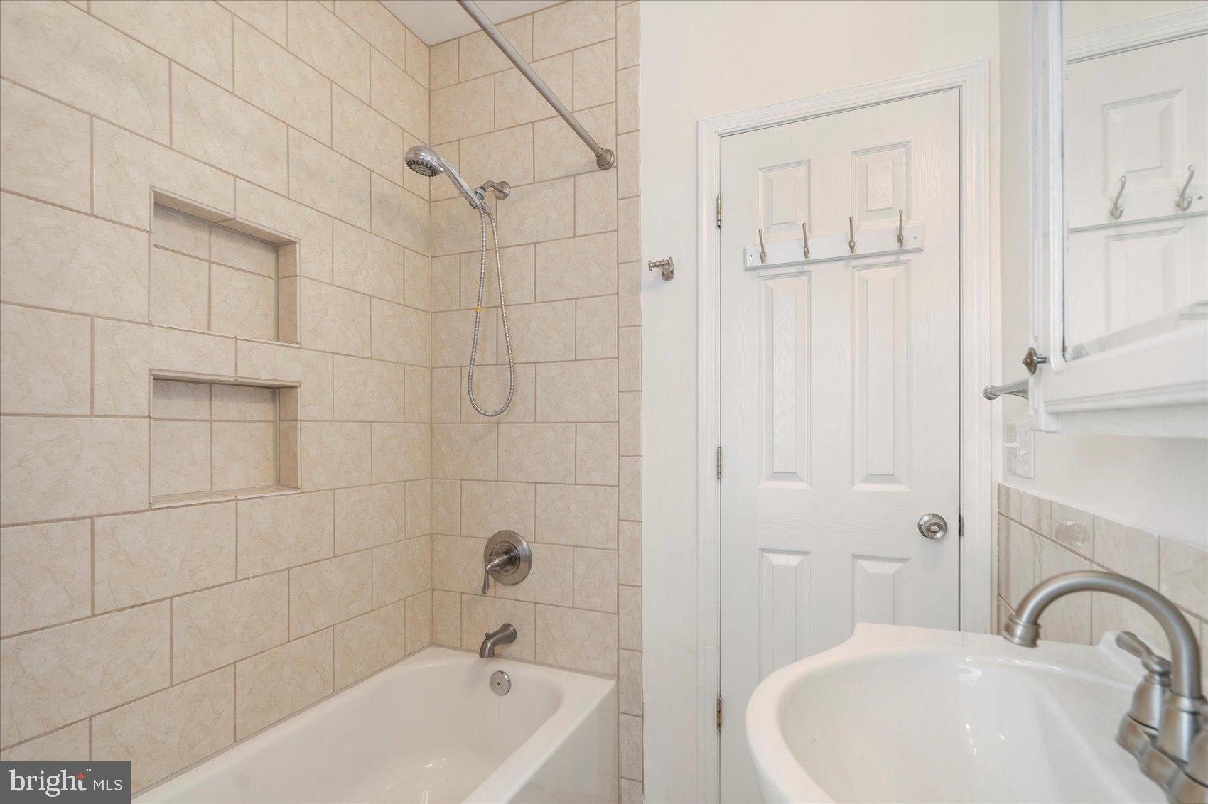 1100 E PRESTON STREET