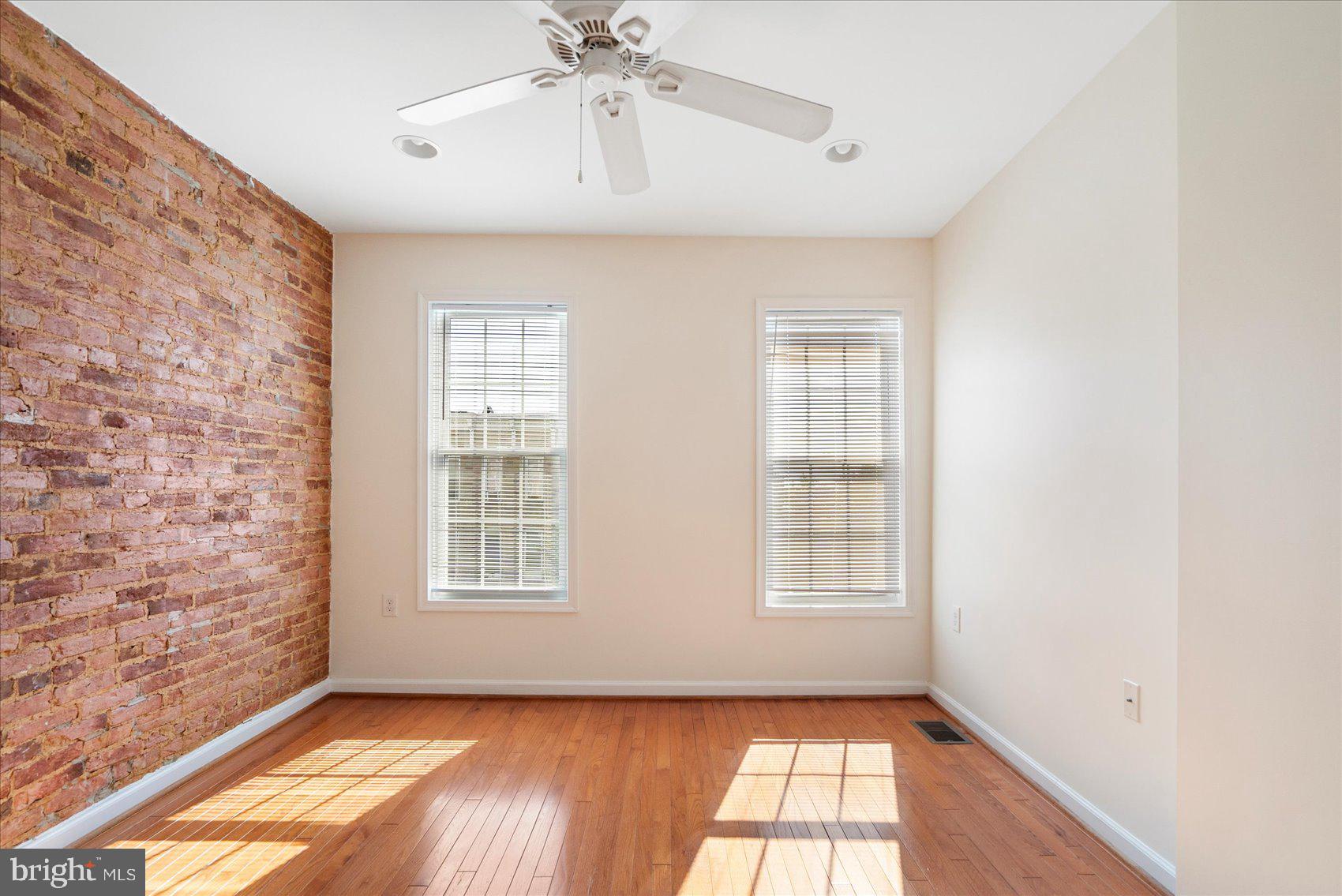 1100 E PRESTON STREET