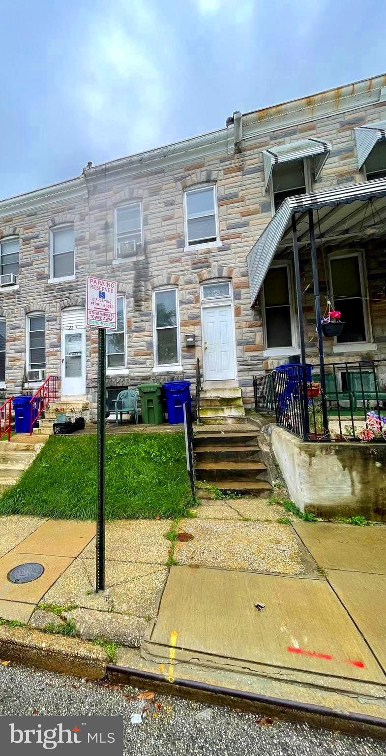 2523 HOLLINS STREET