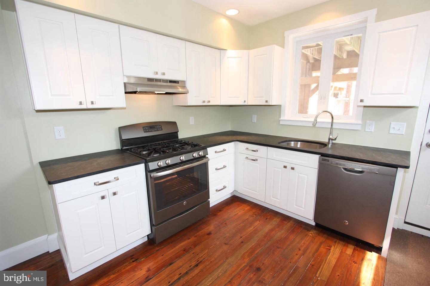 515 S ROBINSON STREET