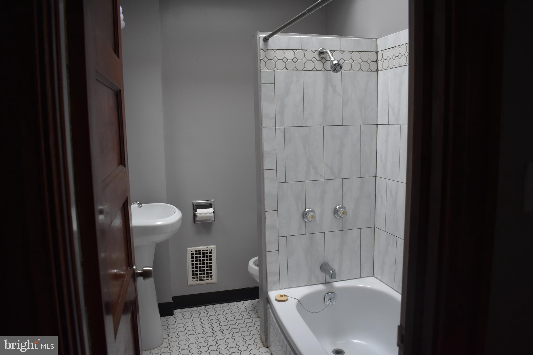 3022 CHESTERFIELD AVENUE