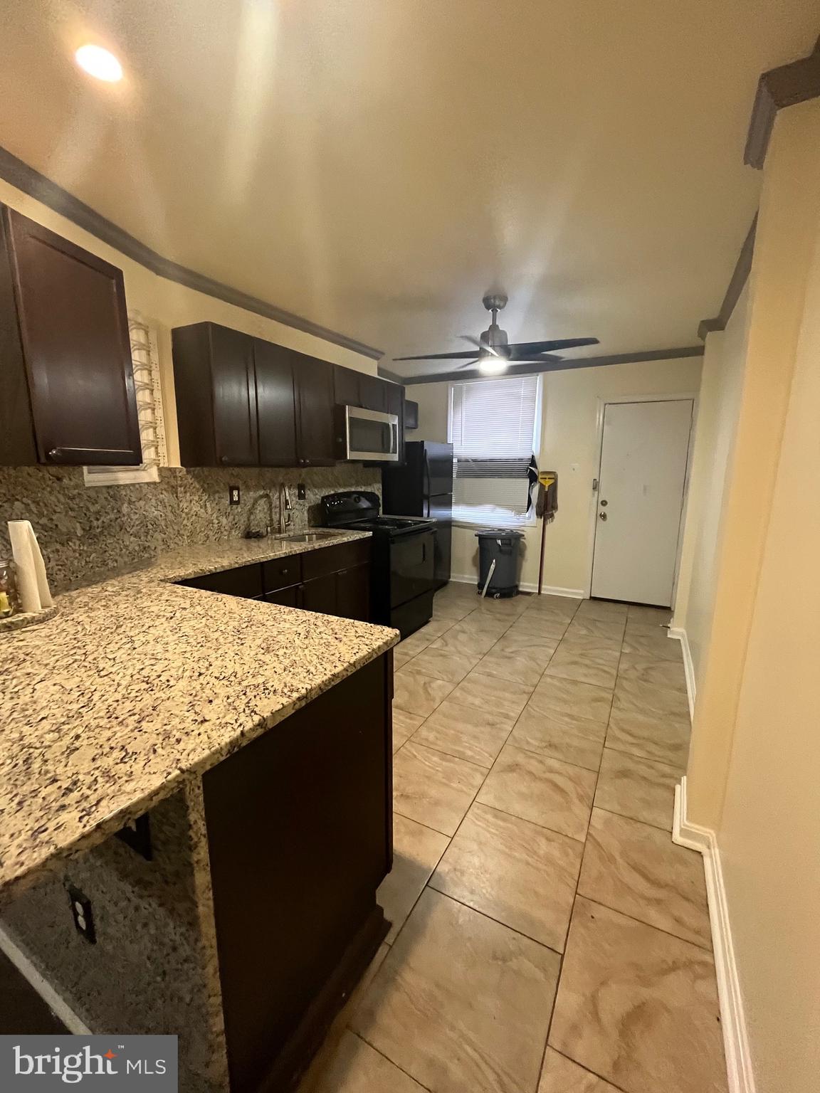 1831 W MULBERRY STREET W