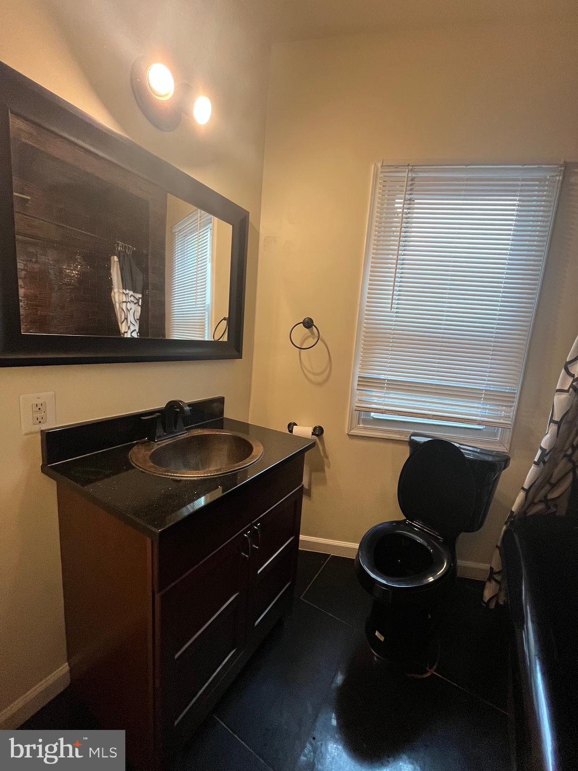 1831 W MULBERRY STREET W