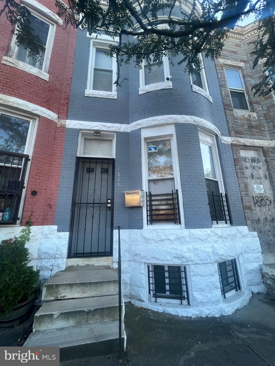 1831 W MULBERRY STREET W