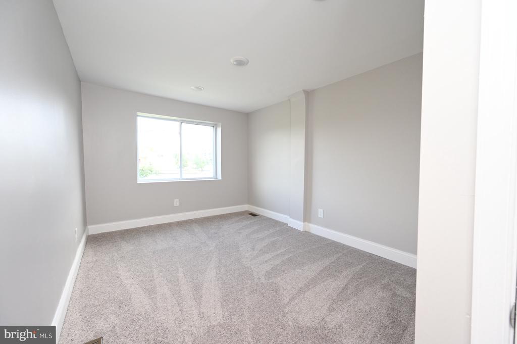 2554 HARLEM AVENUE